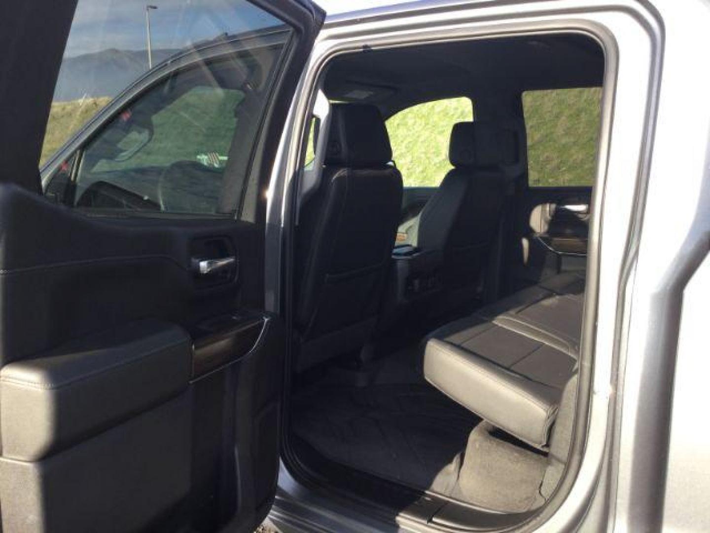 2021 Shadow Gray Metallic /Black Leather Chevrolet Silverado 1500 4WD Crew Cab Standard Bed RST (3GCUYEED8MG) with an EcoTec3 5.3L V-8 gasoline direct injection engine, 8-Speed Automatic transmission, located at 1801 Main Street, Lewiston, 83501, (208) 743-9371, 46.417065, -117.004799 - Photo#4
