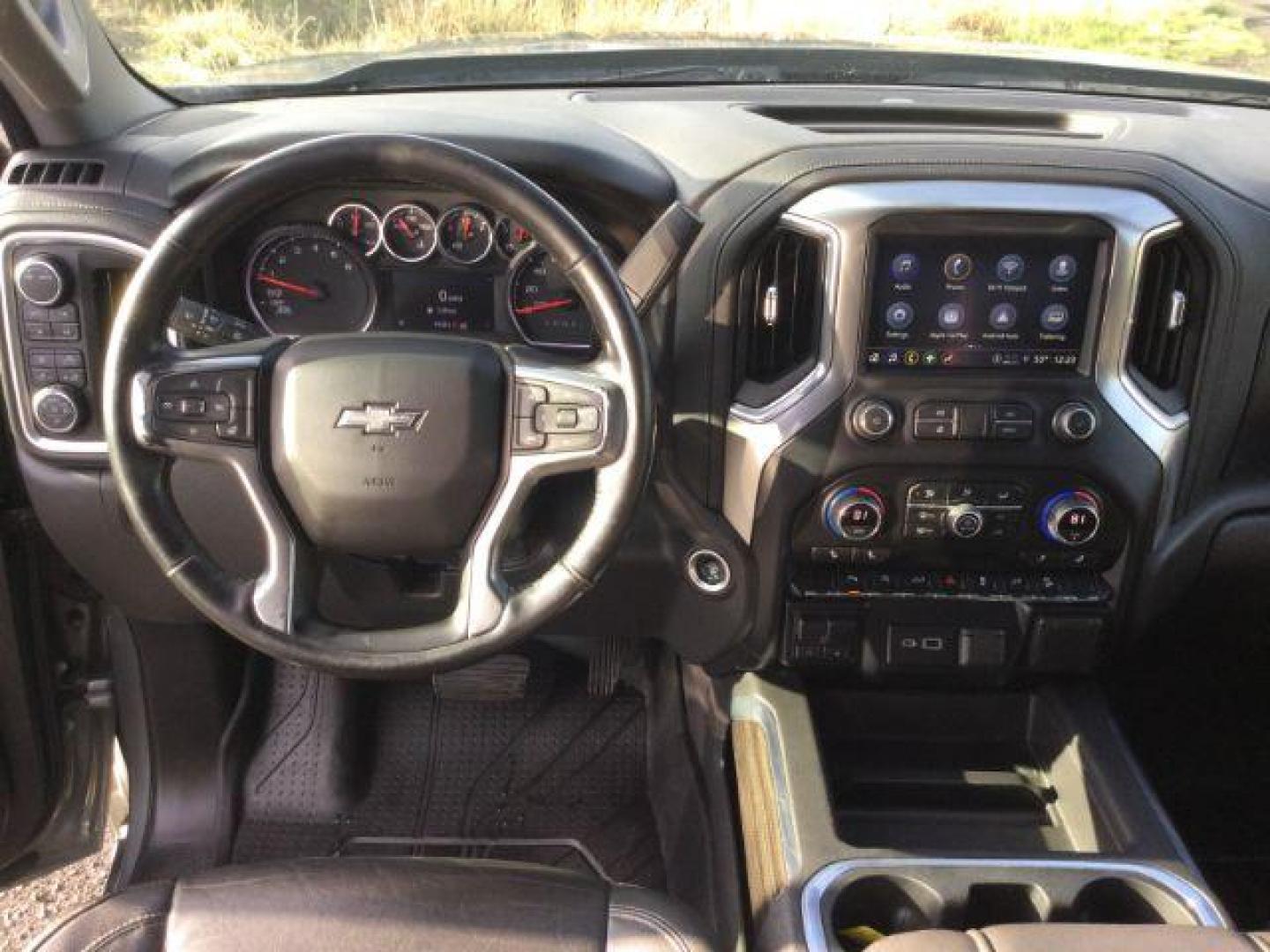 2021 Shadow Gray Metallic /Black Leather Chevrolet Silverado 1500 4WD Crew Cab Standard Bed RST (3GCUYEED8MG) with an EcoTec3 5.3L V-8 gasoline direct injection engine, 8-Speed Automatic transmission, located at 1801 Main Street, Lewiston, 83501, (208) 743-9371, 46.417065, -117.004799 - Photo#5