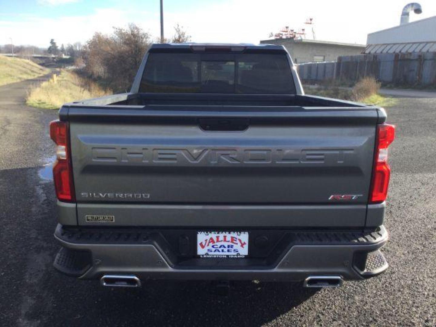 2021 Shadow Gray Metallic /Black Leather Chevrolet Silverado 1500 4WD Crew Cab Standard Bed RST (3GCUYEED8MG) with an EcoTec3 5.3L V-8 gasoline direct injection engine, 8-Speed Automatic transmission, located at 1801 Main Street, Lewiston, 83501, (208) 743-9371, 46.417065, -117.004799 - Photo#11