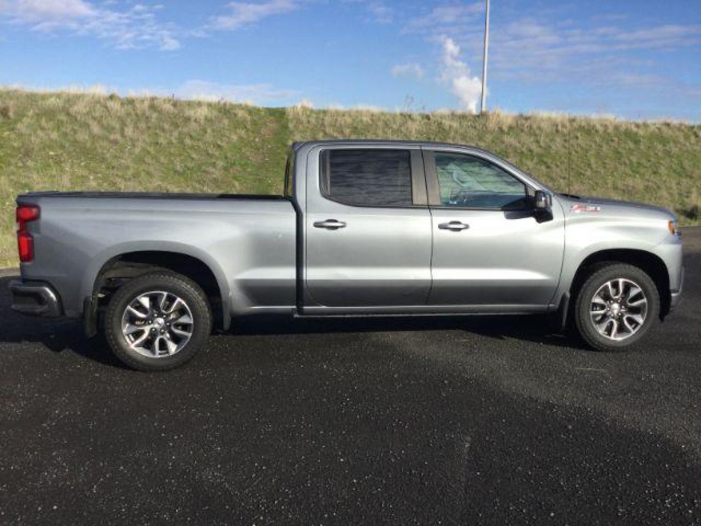 2021 Shadow Gray Metallic /Black Leather Chevrolet Silverado 1500 4WD Crew Cab Standard Bed RST (3GCUYEED8MG) with an EcoTec3 5.3L V-8 gasoline direct injection engine, 8-Speed Automatic transmission, located at 1801 Main Street, Lewiston, 83501, (208) 743-9371, 46.417065, -117.004799 - Photo#13