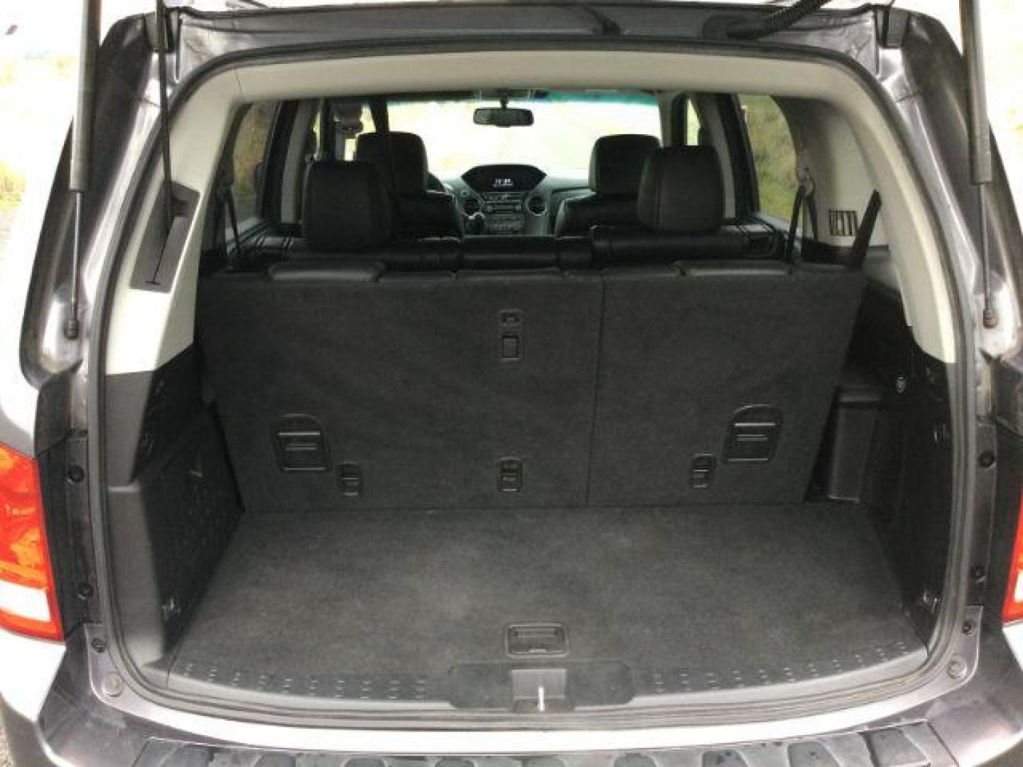 2015 Modern Steel Metallic /Black Honda Pilot EX-L (5FNYF4H79FB) with an 3.5L V-6 i-VTEC VCM variable valve control engine, 5-Speed Automatic transmission, located at 1801 Main Street, Lewiston, 83501, (208) 743-9371, 46.417065, -117.004799 - Photo#6