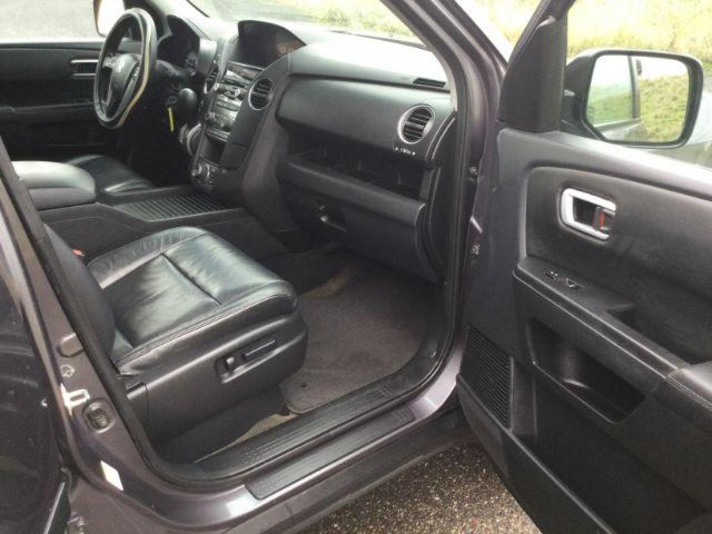 2015 Modern Steel Metallic /Black Honda Pilot EX-L (5FNYF4H79FB) with an 3.5L V-6 i-VTEC VCM variable valve control engine, 5-Speed Automatic transmission, located at 1801 Main Street, Lewiston, 83501, (208) 743-9371, 46.417065, -117.004799 - Photo#10