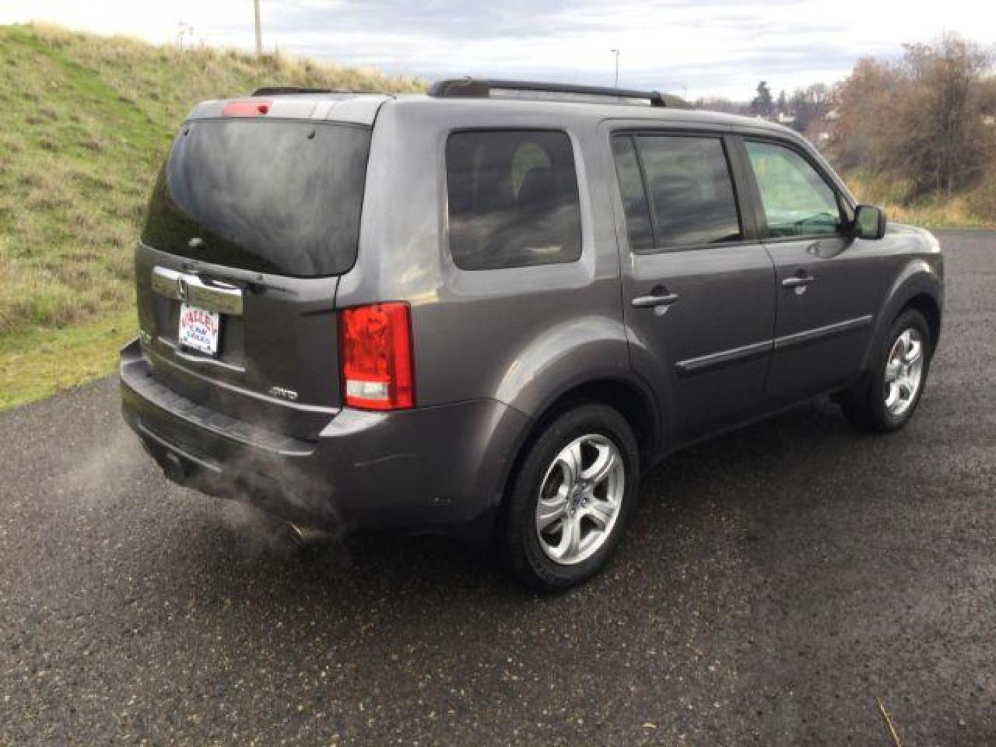 2015 Modern Steel Metallic /Black Honda Pilot EX-L (5FNYF4H79FB) with an 3.5L V-6 i-VTEC VCM variable valve control engine, 5-Speed Automatic transmission, located at 1801 Main Street, Lewiston, 83501, (208) 743-9371, 46.417065, -117.004799 - Photo#14