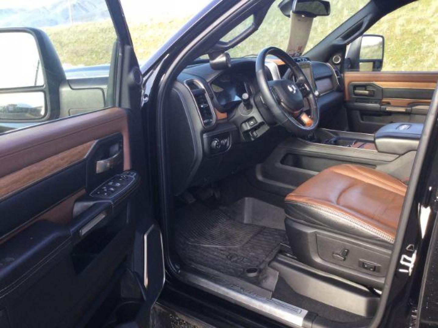 2023 Diamond Black Crystal Pearlcoat /Cattle Tan/Black Ram 2500 Limited Longhorn Crew Cab 4x4 6'4 Box (3C6UR5GLXPG) with an Cummins 6.7L I-6 diesel direct injection engine, 6-SPEED AUTOMATIC transmission, located at 1801 Main Street, Lewiston, 83501, (208) 743-9371, 46.417065, -117.004799 - Photo#3