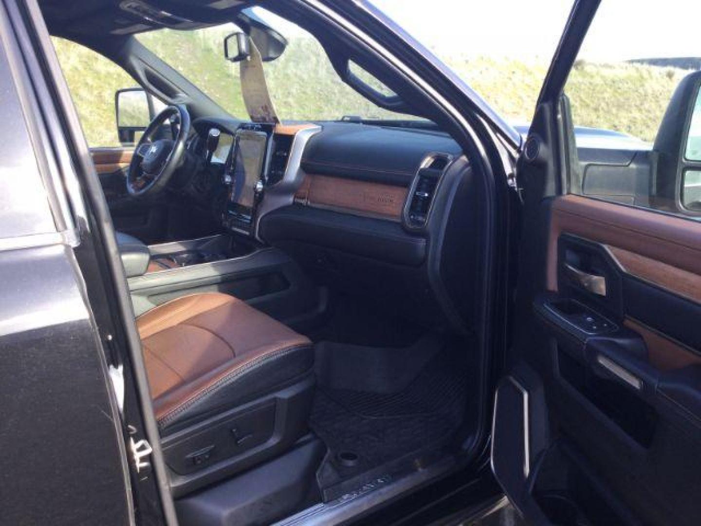 2023 Diamond Black Crystal Pearlcoat /Cattle Tan/Black Ram 2500 Limited Longhorn Crew Cab 4x4 6'4 Box (3C6UR5GLXPG) with an Cummins 6.7L I-6 diesel direct injection engine, 6-SPEED AUTOMATIC transmission, located at 1801 Main Street, Lewiston, 83501, (208) 743-9371, 46.417065, -117.004799 - Photo#18