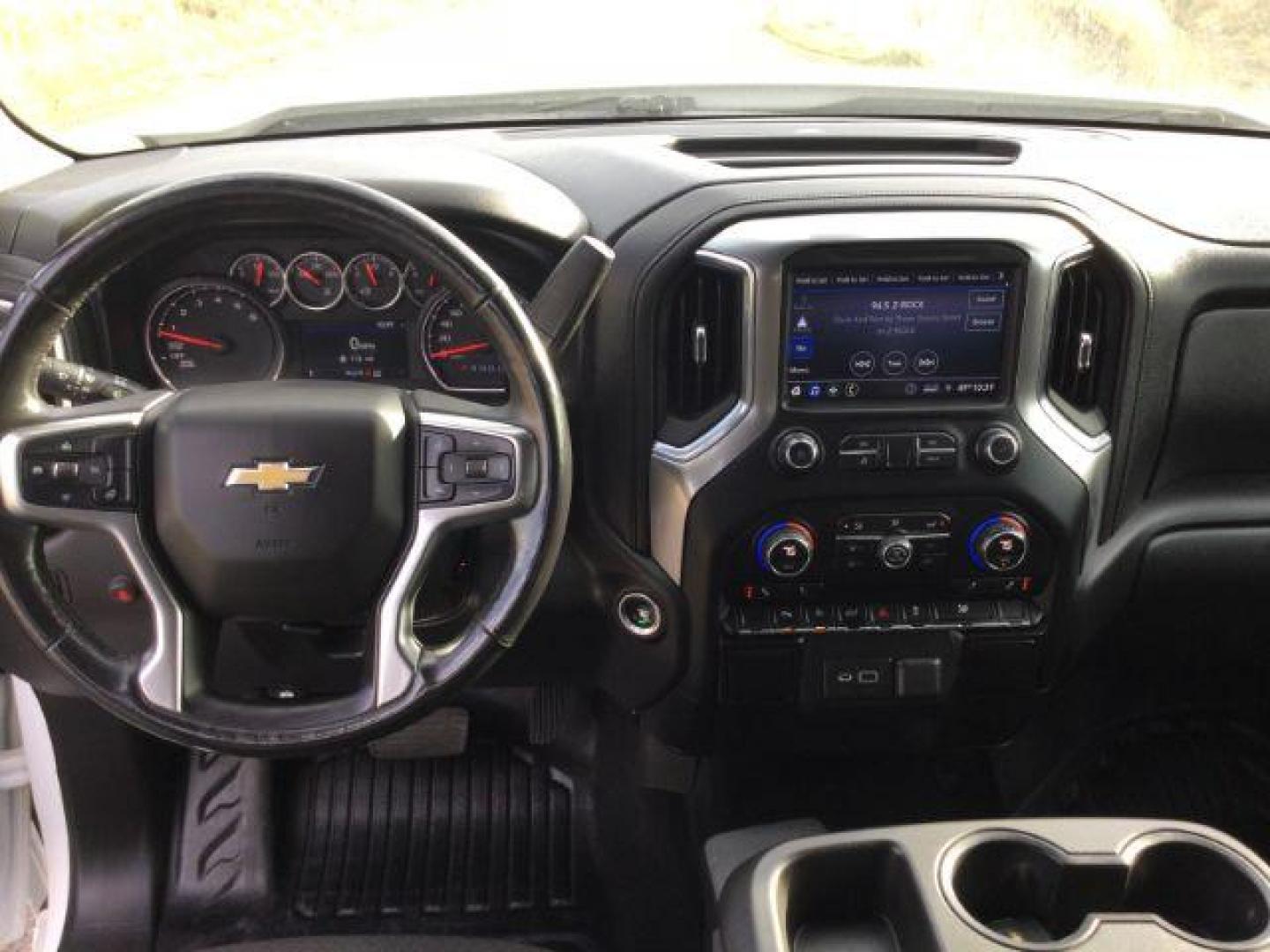 2019 Summit White Chevrolet Silverado 1500 LT (1GCUYDED5KZ) , located at 1801 Main Street, Lewiston, 83501, (208) 743-9371, 46.417065, -117.004799 - Photo#4