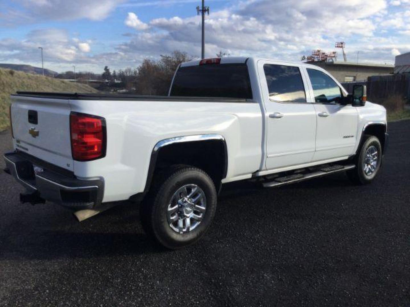 2016 Summit White Chevrolet Silverado 2500HD LT (1GC1KVEG0GF) , located at 1801 Main Street, Lewiston, 83501, (208) 743-9371, 46.417065, -117.004799 - Photo#17