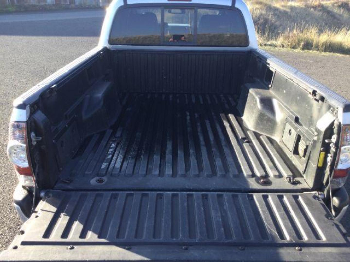 2012 Silver Streak Mica /Graphite Toyota Tacoma TRD Sport Crew Cab Long bed 4x4 (3TMMU4FN2CM) with an 4L V-6 DOHC engine, 5-Speed Automatic transmission, located at 1801 Main Street, Lewiston, 83501, (208) 743-9371, 46.417065, -117.004799 - Photo#8