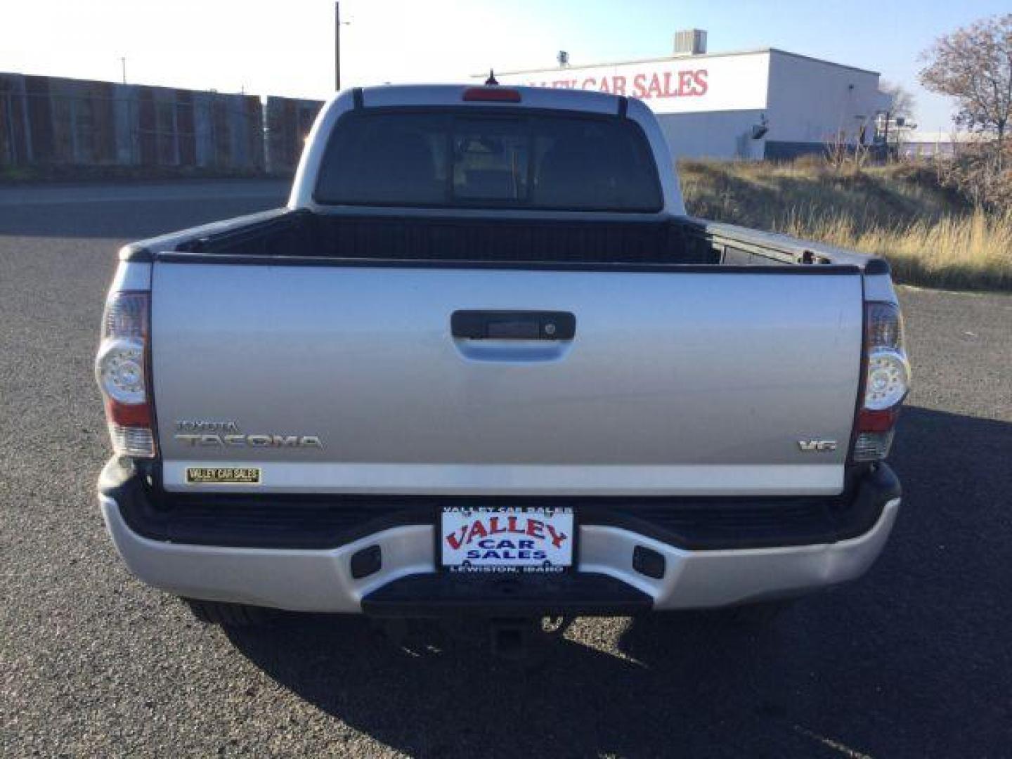 2012 Silver Streak Mica /Graphite Toyota Tacoma TRD Sport Crew Cab Long bed 4x4 (3TMMU4FN2CM) with an 4L V-6 DOHC engine, 5-Speed Automatic transmission, located at 1801 Main Street, Lewiston, 83501, (208) 743-9371, 46.417065, -117.004799 - Photo#9