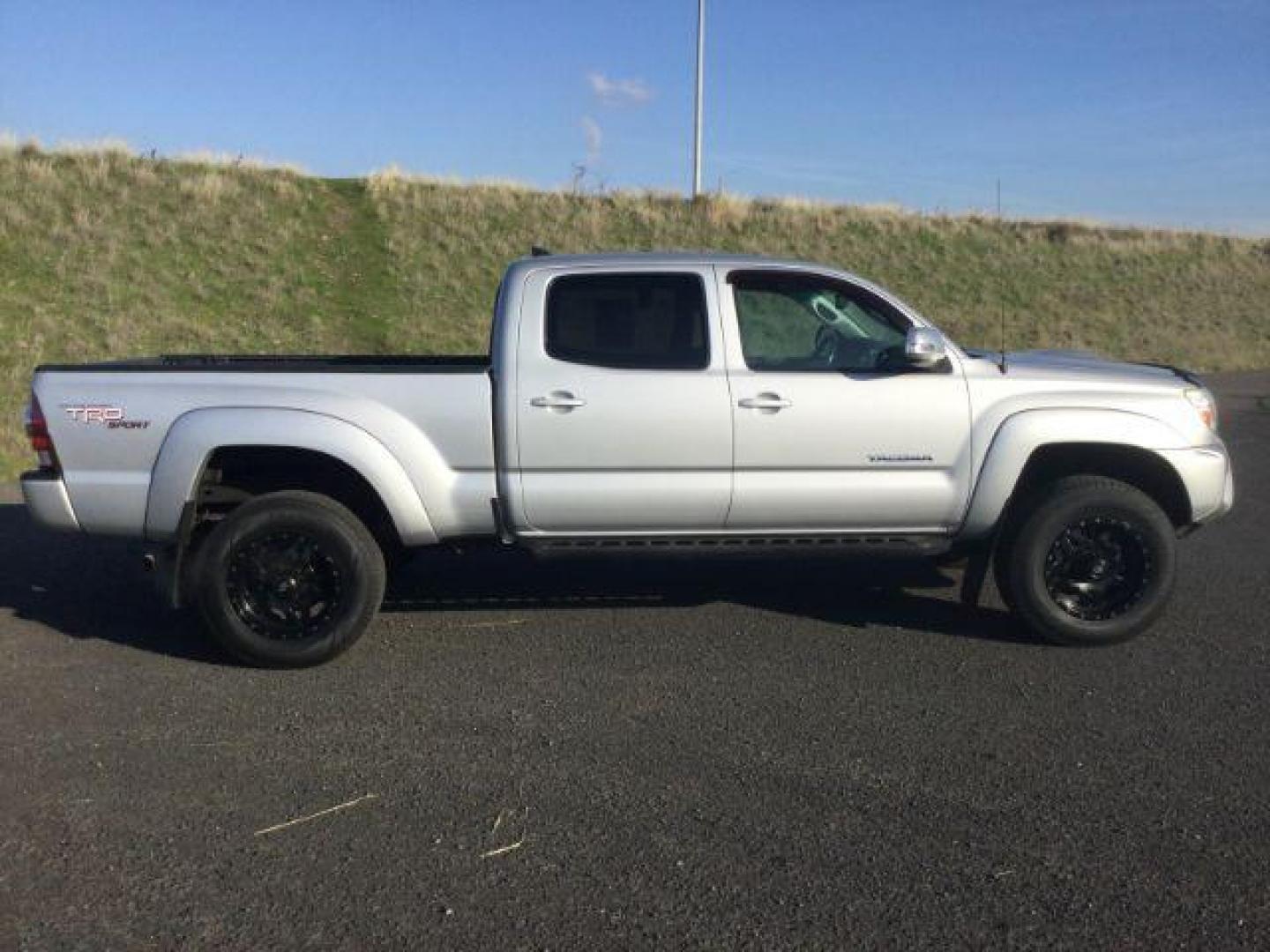 2012 Silver Streak Mica /Graphite Toyota Tacoma TRD Sport Crew Cab Long bed 4x4 (3TMMU4FN2CM) with an 4L V-6 DOHC engine, 5-Speed Automatic transmission, located at 1801 Main Street, Lewiston, 83501, (208) 743-9371, 46.417065, -117.004799 - Photo#13