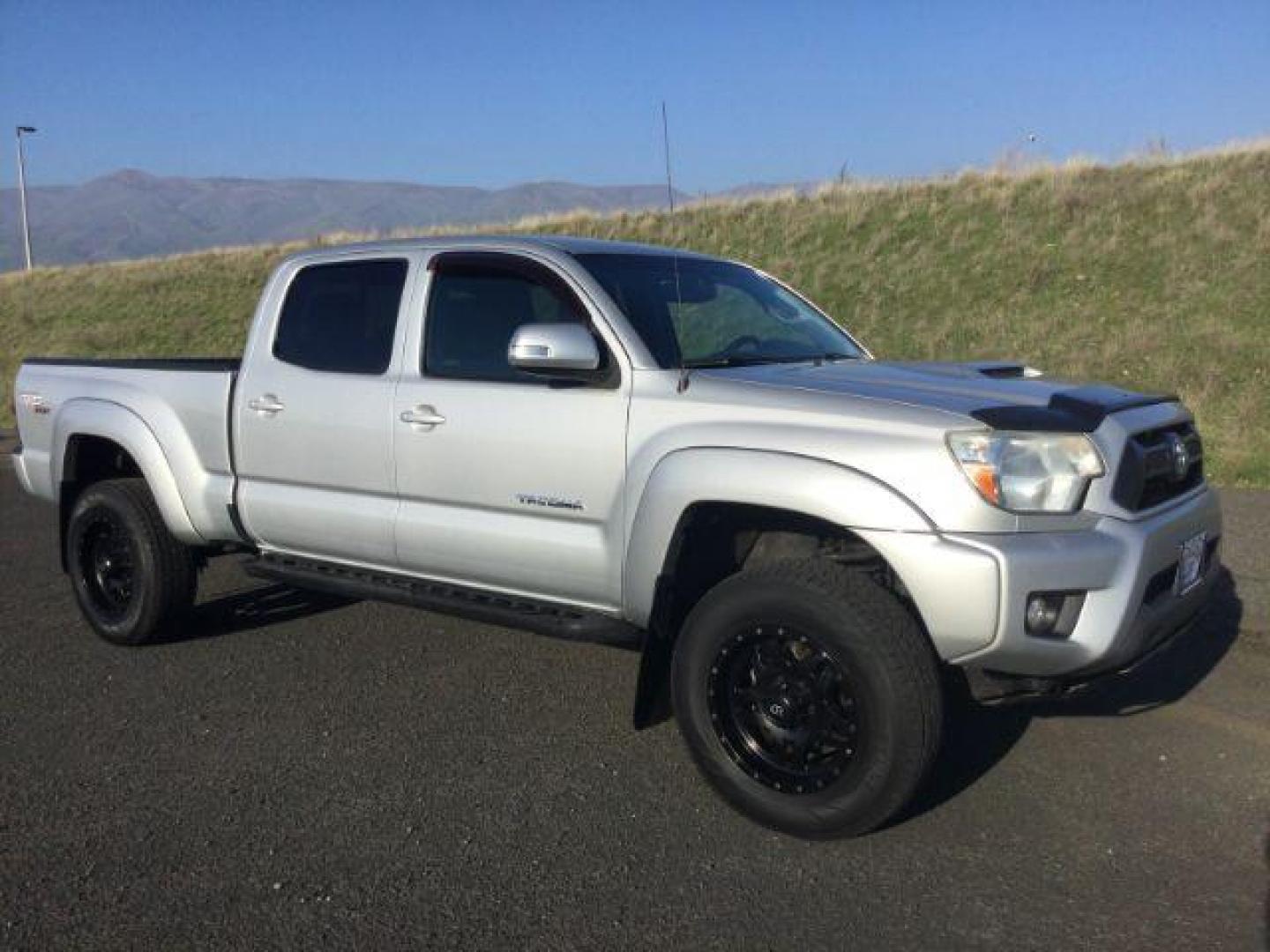 2012 Silver Streak Mica /Graphite Toyota Tacoma TRD Sport Crew Cab Long bed 4x4 (3TMMU4FN2CM) with an 4L V-6 DOHC engine, 5-Speed Automatic transmission, located at 1801 Main Street, Lewiston, 83501, (208) 743-9371, 46.417065, -117.004799 - Photo#14