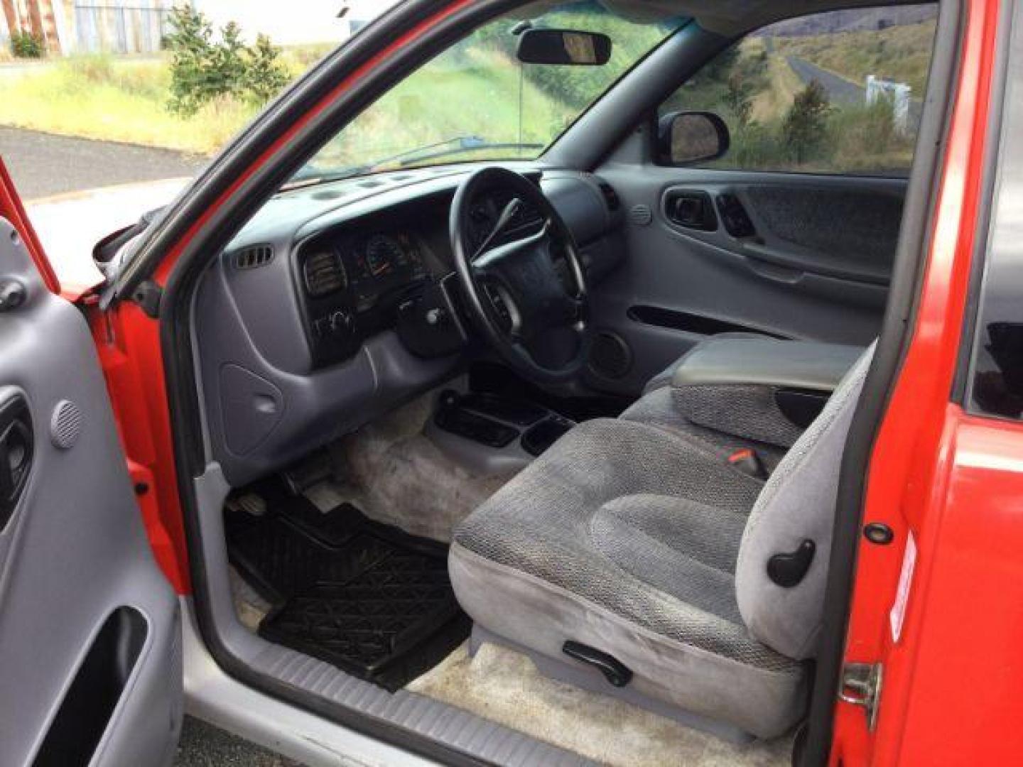 1997 RED /GRAY CLOTH Dodge Dakota Club Cab 4WD (1B7GG23Y5VS) with an 5.2L V8 OHV 16V engine, 4-Speed Automatic transmission, located at 1801 Main Street, Lewiston, 83501, (208) 743-9371, 46.417065, -117.004799 - Photo#3