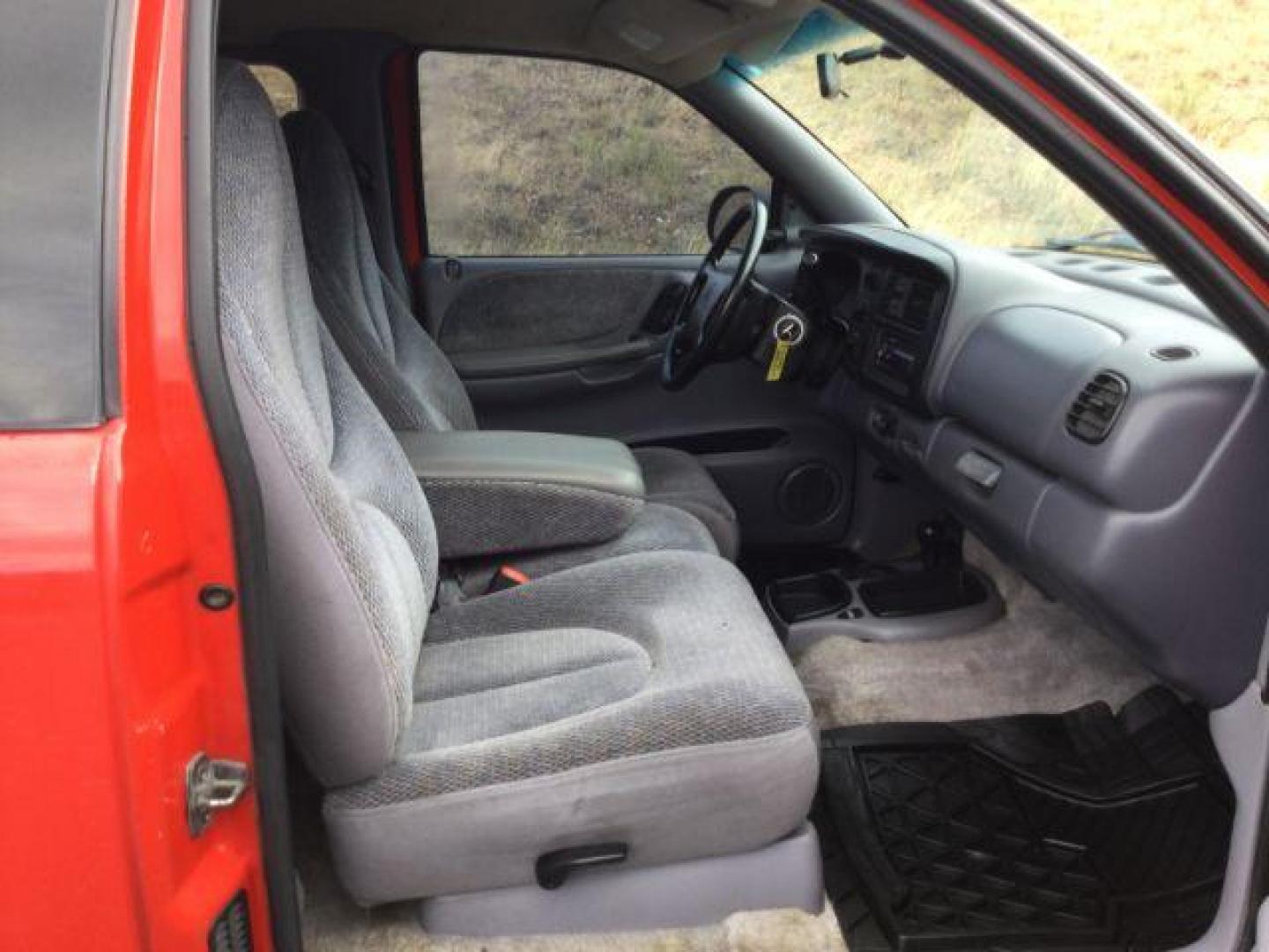 1997 RED /GRAY CLOTH Dodge Dakota Club Cab 4WD (1B7GG23Y5VS) with an 5.2L V8 OHV 16V engine, 4-Speed Automatic transmission, located at 1801 Main Street, Lewiston, 83501, (208) 743-9371, 46.417065, -117.004799 - Photo#4