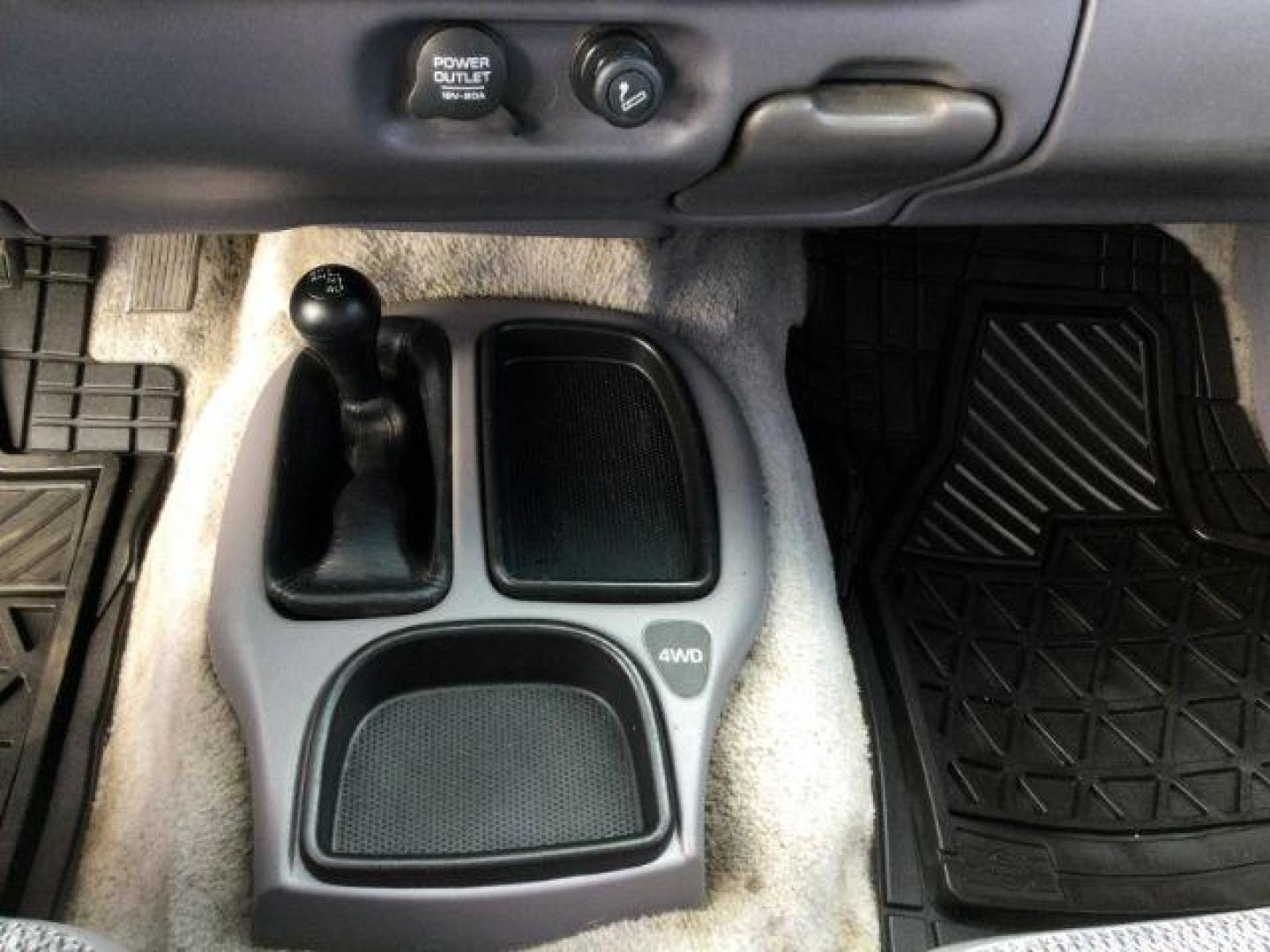 1997 RED /GRAY CLOTH Dodge Dakota Club Cab 4WD (1B7GG23Y5VS) with an 5.2L V8 OHV 16V engine, 4-Speed Automatic transmission, located at 1801 Main Street, Lewiston, 83501, (208) 743-9371, 46.417065, -117.004799 - Photo#5