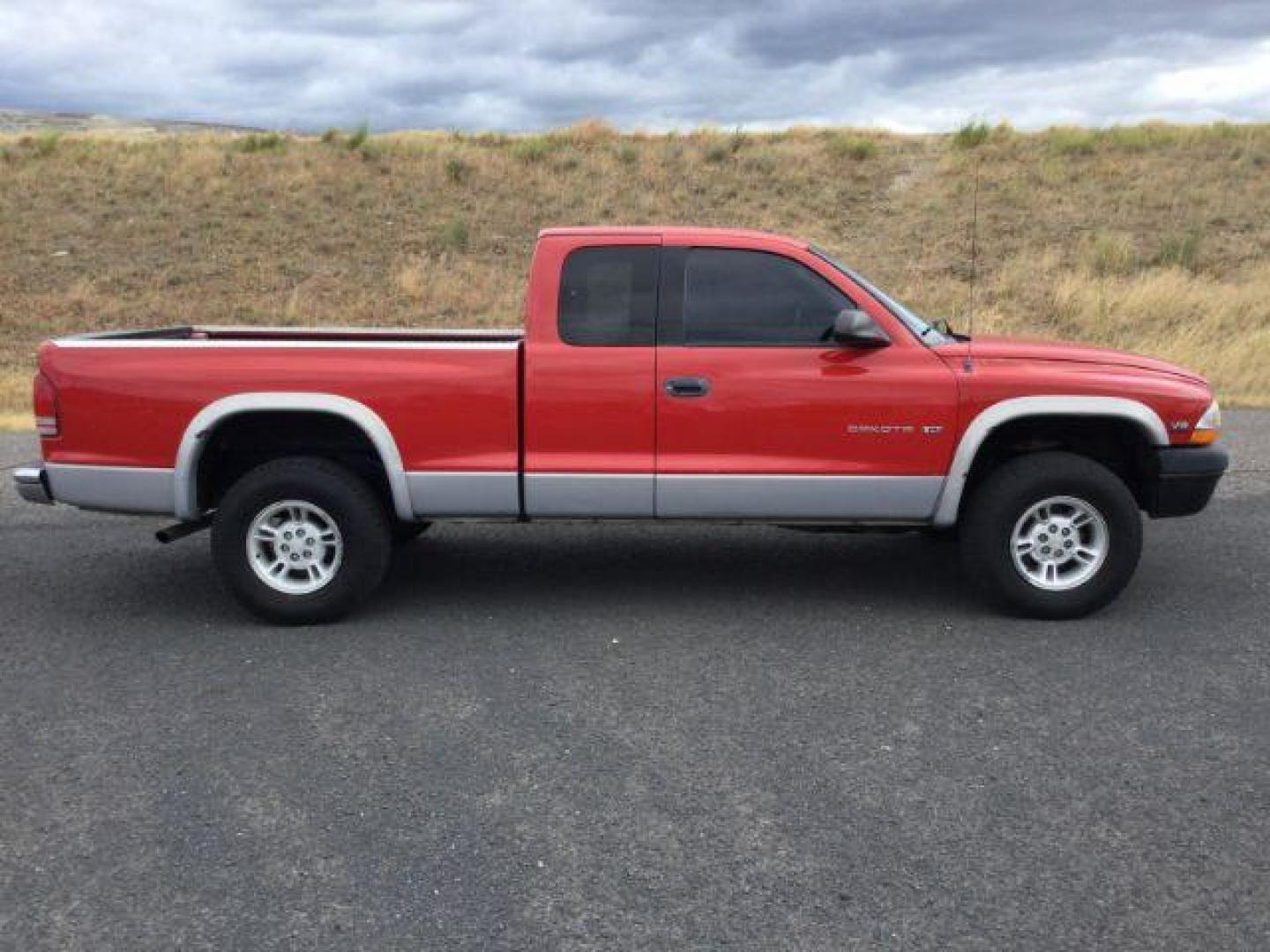 1997 RED /GRAY CLOTH Dodge Dakota Club Cab 4WD (1B7GG23Y5VS) with an 5.2L V8 OHV 16V engine, 4-Speed Automatic transmission, located at 1801 Main Street, Lewiston, 83501, (208) 743-9371, 46.417065, -117.004799 - Photo#7