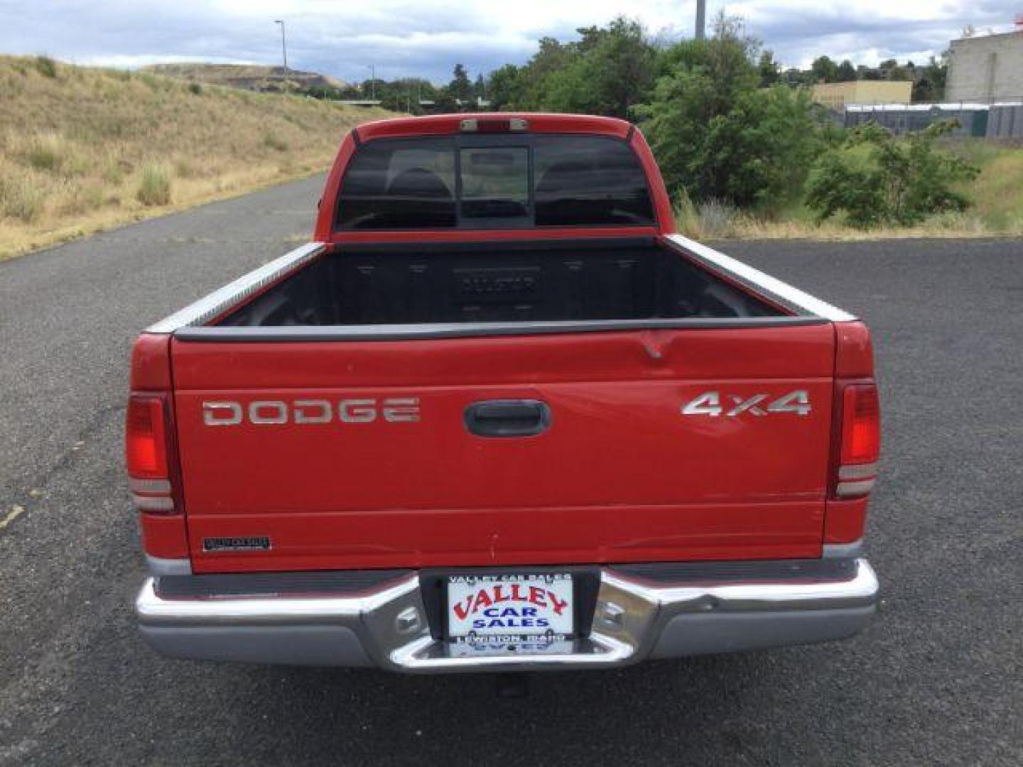 1997 RED /GRAY CLOTH Dodge Dakota Club Cab 4WD (1B7GG23Y5VS) with an 5.2L V8 OHV 16V engine, 4-Speed Automatic transmission, located at 1801 Main Street, Lewiston, 83501, (208) 743-9371, 46.417065, -117.004799 - Photo#9