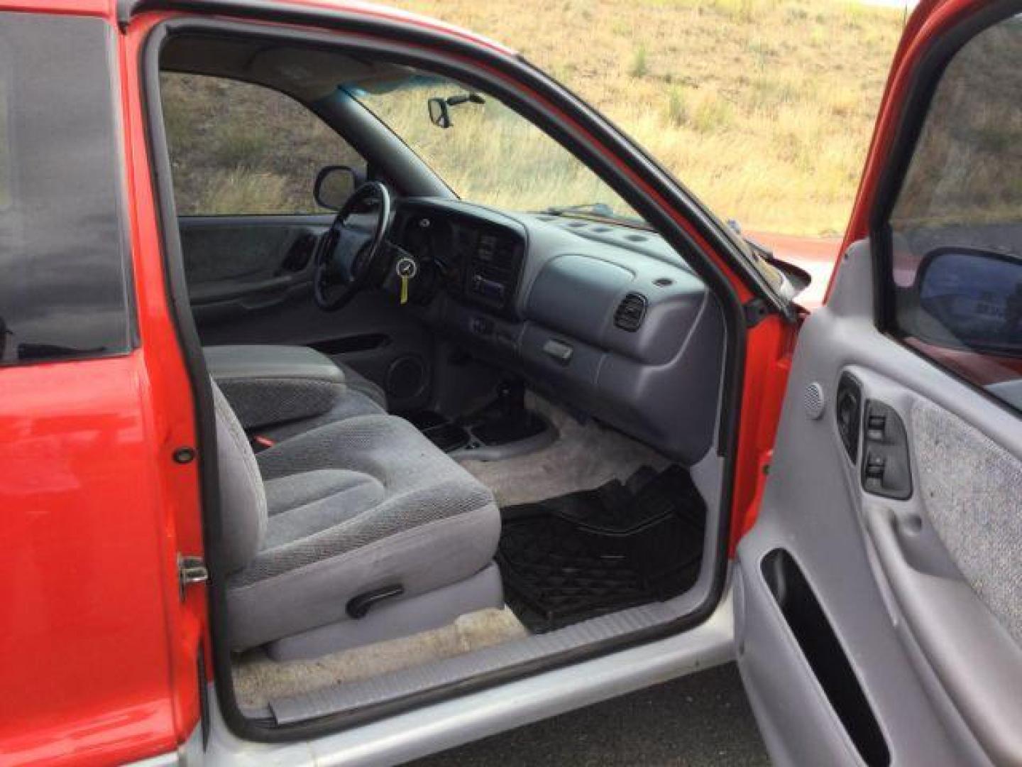 1997 RED /GRAY CLOTH Dodge Dakota Club Cab 4WD (1B7GG23Y5VS) with an 5.2L V8 OHV 16V engine, 4-Speed Automatic transmission, located at 1801 Main Street, Lewiston, 83501, (208) 743-9371, 46.417065, -117.004799 - Photo#11