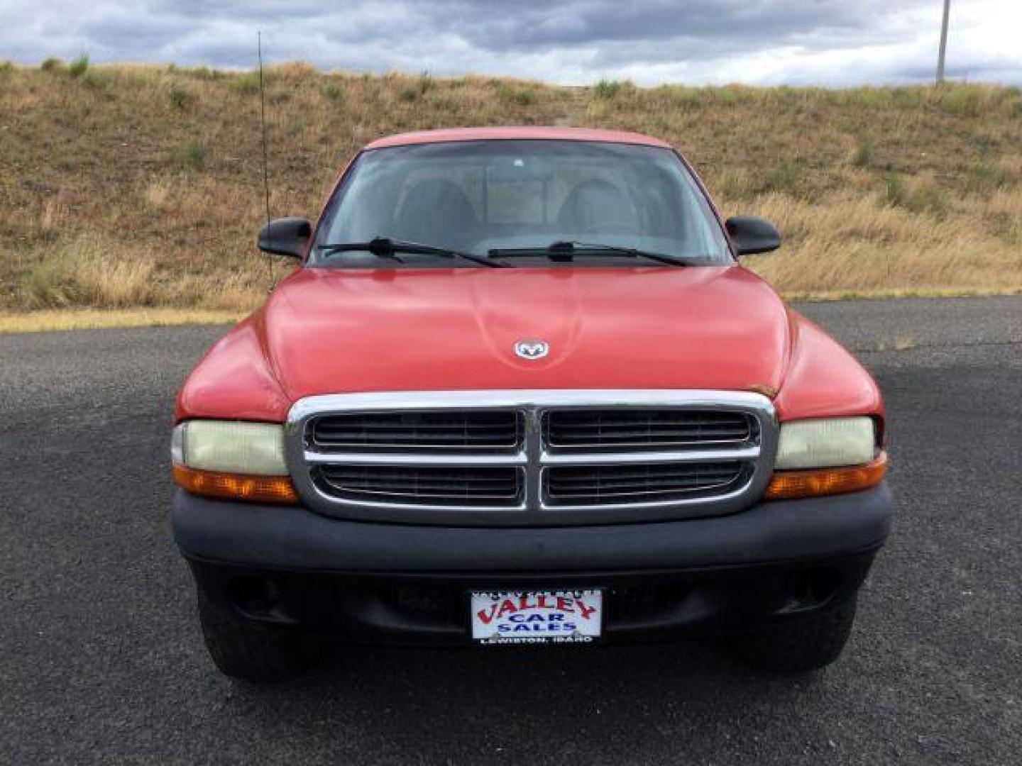 1997 RED /GRAY CLOTH Dodge Dakota Club Cab 4WD (1B7GG23Y5VS) with an 5.2L V8 OHV 16V engine, 4-Speed Automatic transmission, located at 1801 Main Street, Lewiston, 83501, (208) 743-9371, 46.417065, -117.004799 - Photo#16