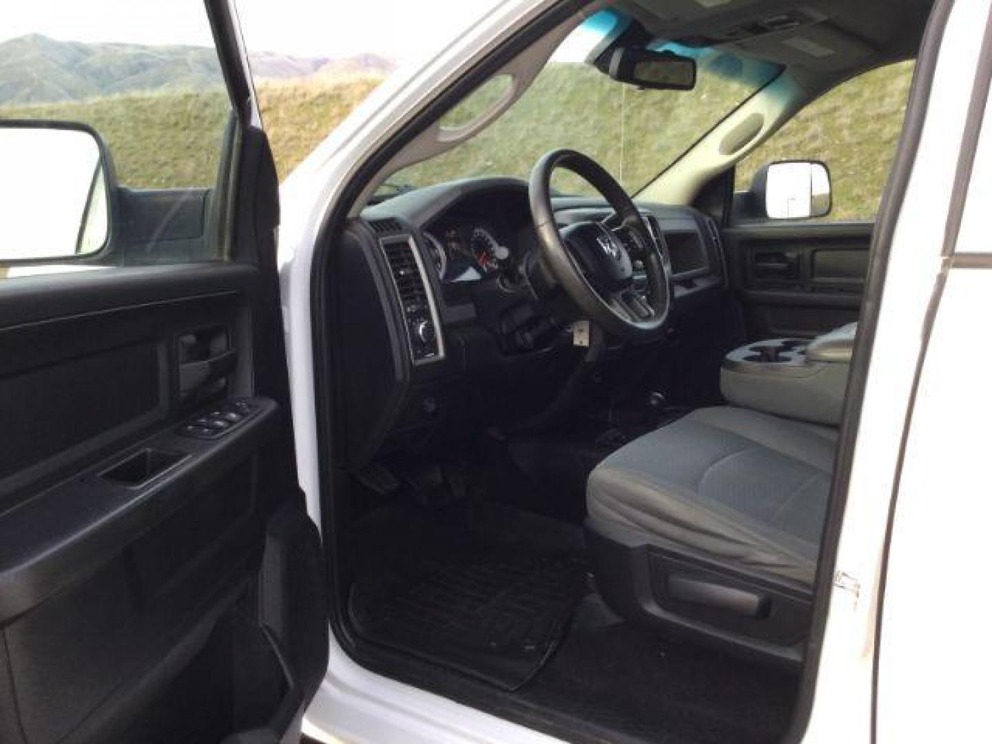 2015 Bright White Clearcoat /Diesel Gray/Black Ram 2500 Tradesman (3C6UR5HLXFG) with an Cummins 6.7L I-6 diesel direct injection engine, 6-Speed Automatic transmission, located at 1801 Main Street, Lewiston, 83501, (208) 743-9371, 46.417065, -117.004799 - Photo#3