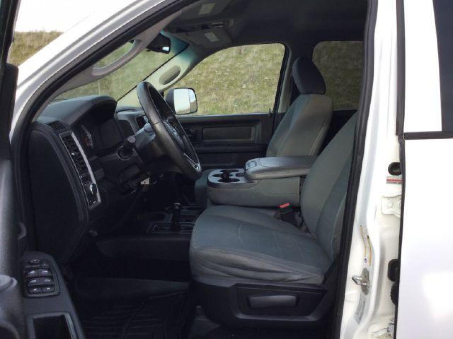 2015 Bright White Clearcoat /Diesel Gray/Black Ram 2500 Tradesman (3C6UR5HLXFG) with an Cummins 6.7L I-6 diesel direct injection engine, 6-Speed Automatic transmission, located at 1801 Main Street, Lewiston, 83501, (208) 743-9371, 46.417065, -117.004799 - Photo#4