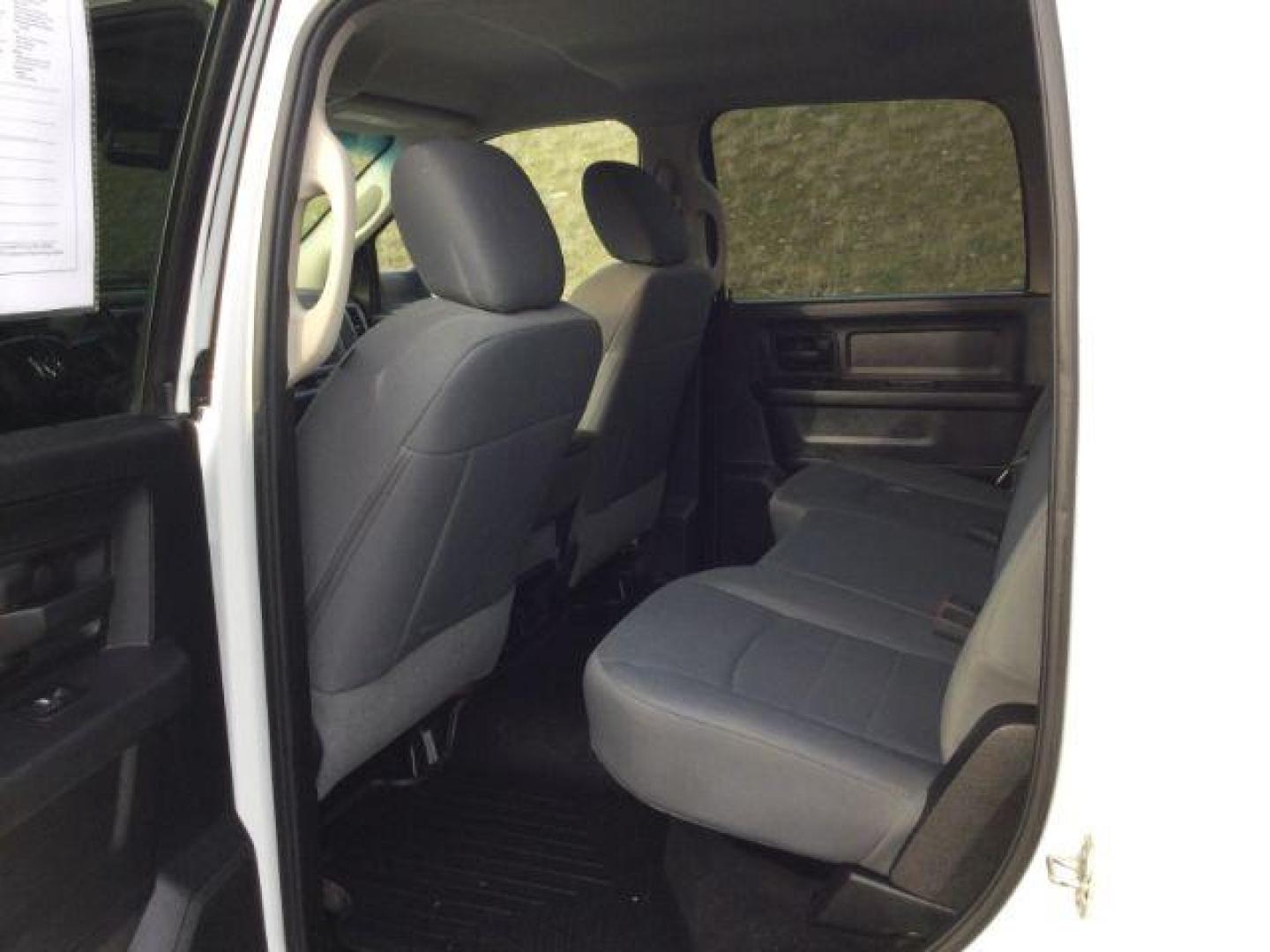 2015 Bright White Clearcoat /Diesel Gray/Black Ram 2500 Tradesman (3C6UR5HLXFG) with an Cummins 6.7L I-6 diesel direct injection engine, 6-Speed Automatic transmission, located at 1801 Main Street, Lewiston, 83501, (208) 743-9371, 46.417065, -117.004799 - Photo#5