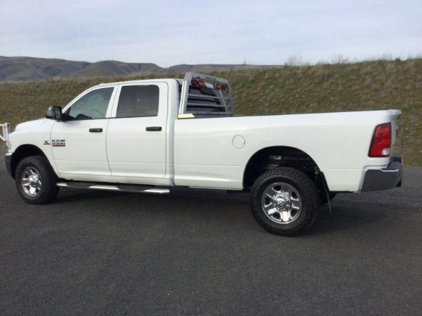 2015 Bright White Clearcoat /Diesel Gray/Black Ram 2500 Tradesman (3C6UR5HLXFG) with an Cummins 6.7L I-6 diesel direct injection engine, 6-Speed Automatic transmission, located at 1801 Main Street, Lewiston, 83501, (208) 743-9371, 46.417065, -117.004799 - Photo#7