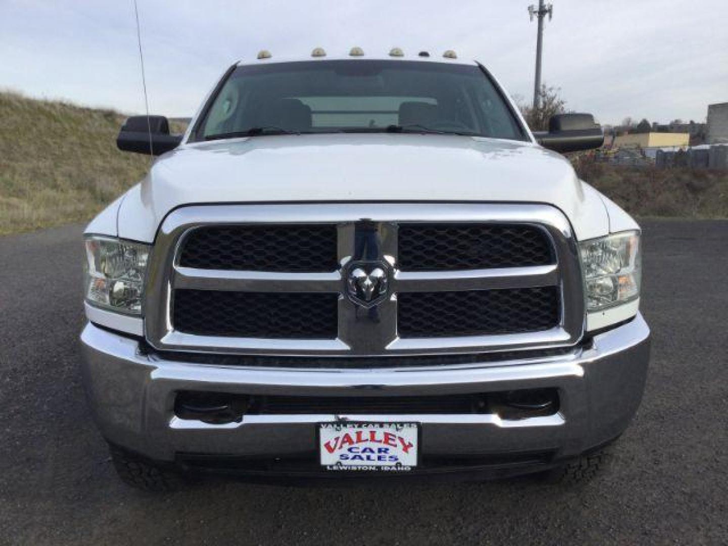 2015 Bright White Clearcoat /Diesel Gray/Black Ram 2500 Tradesman (3C6UR5HLXFG) with an Cummins 6.7L I-6 diesel direct injection engine, 6-Speed Automatic transmission, located at 1801 Main Street, Lewiston, 83501, (208) 743-9371, 46.417065, -117.004799 - Photo#8