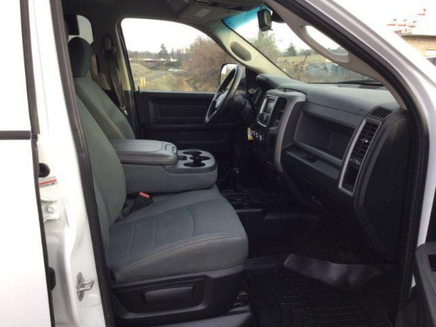 2015 Bright White Clearcoat /Diesel Gray/Black Ram 2500 Tradesman (3C6UR5HLXFG) with an Cummins 6.7L I-6 diesel direct injection engine, 6-Speed Automatic transmission, located at 1801 Main Street, Lewiston, 83501, (208) 743-9371, 46.417065, -117.004799 - Photo#9