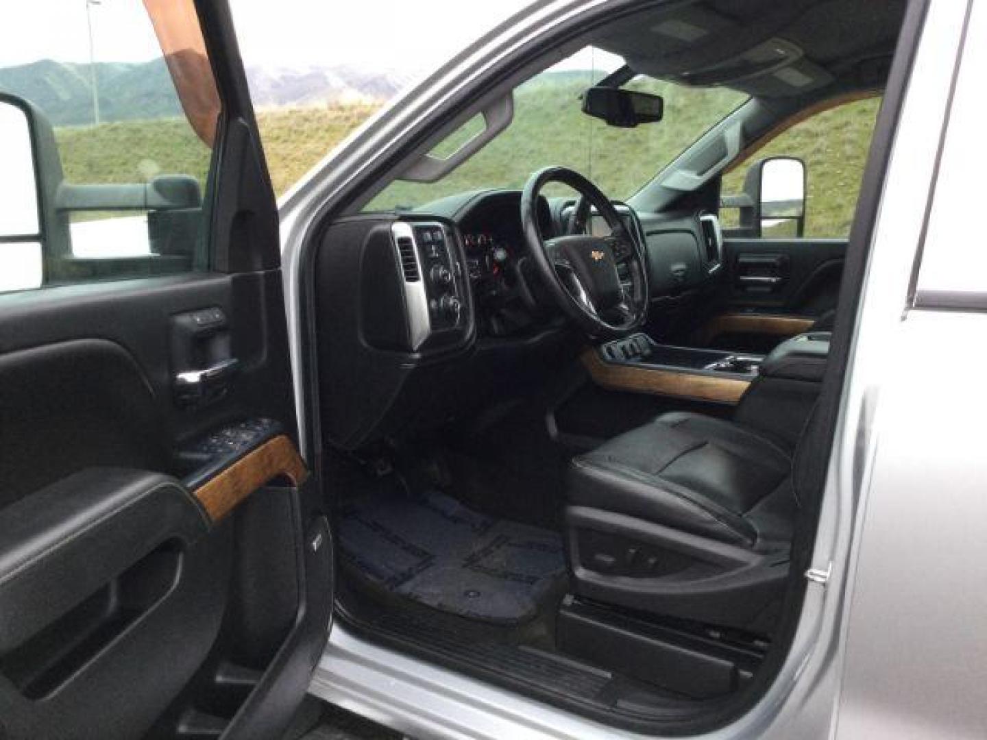 2015 Silver Ice Metallic /Jet Black Chevrolet Silverado 3500HD LTZ (1GC4K0C83FF) with an 6.6L V8 OHV 32V TURBO DIESEL engine, 6-Speed Automatic transmission, located at 1801 Main Street, Lewiston, 83501, (208) 743-9371, 46.417065, -117.004799 - Photo#4