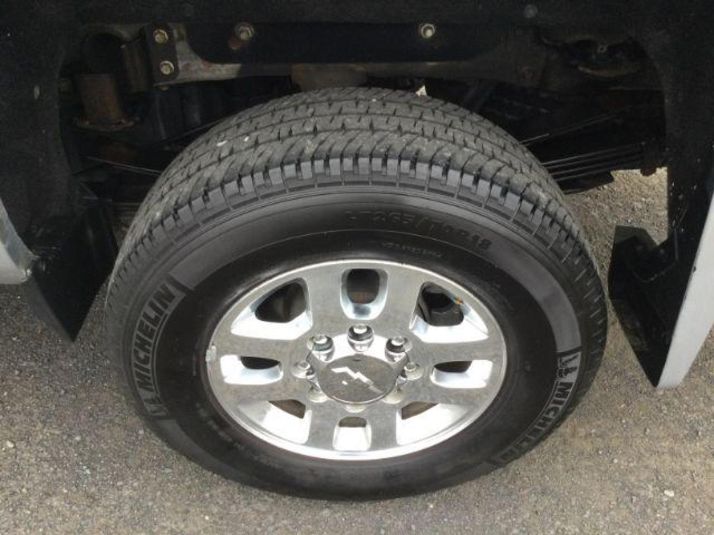 2015 Silver Ice Metallic /Jet Black Chevrolet Silverado 3500HD LTZ (1GC4K0C83FF) with an 6.6L V8 OHV 32V TURBO DIESEL engine, 6-Speed Automatic transmission, located at 1801 Main Street, Lewiston, 83501, (208) 743-9371, 46.417065, -117.004799 - Photo#8