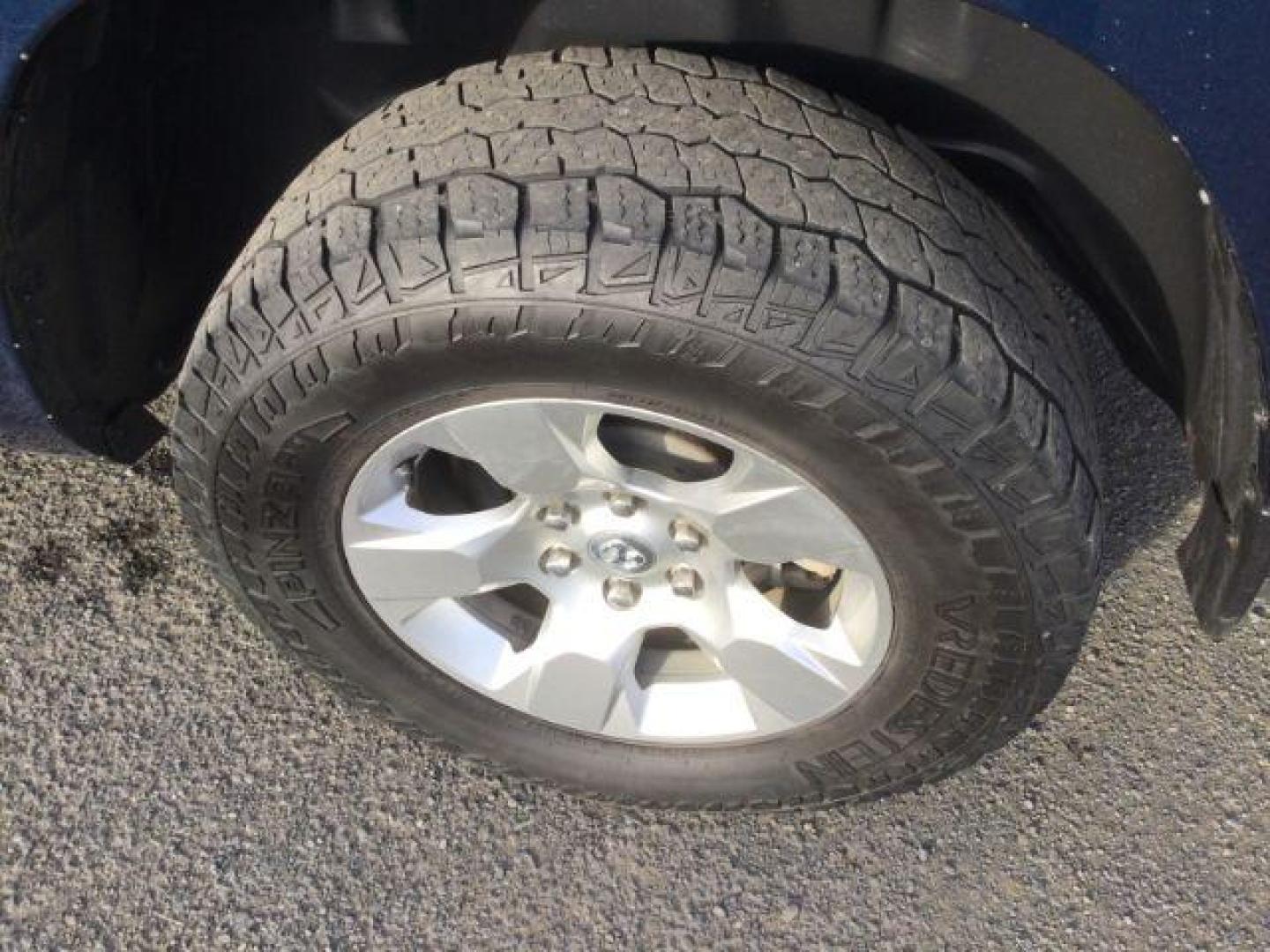 2019 Patriot Blue Pearlcoat /Diesel Gray/Black Ram 1500 Big Horn/Lone Star Crew Cab 4x4 5'7 Box (1C6SRFFT6KN) with an HEMI 5.7L V-8 variable valve control engine, 8-Speed Automatic transmission, located at 1801 Main Street, Lewiston, 83501, (208) 743-9371, 46.417065, -117.004799 - Photo#10