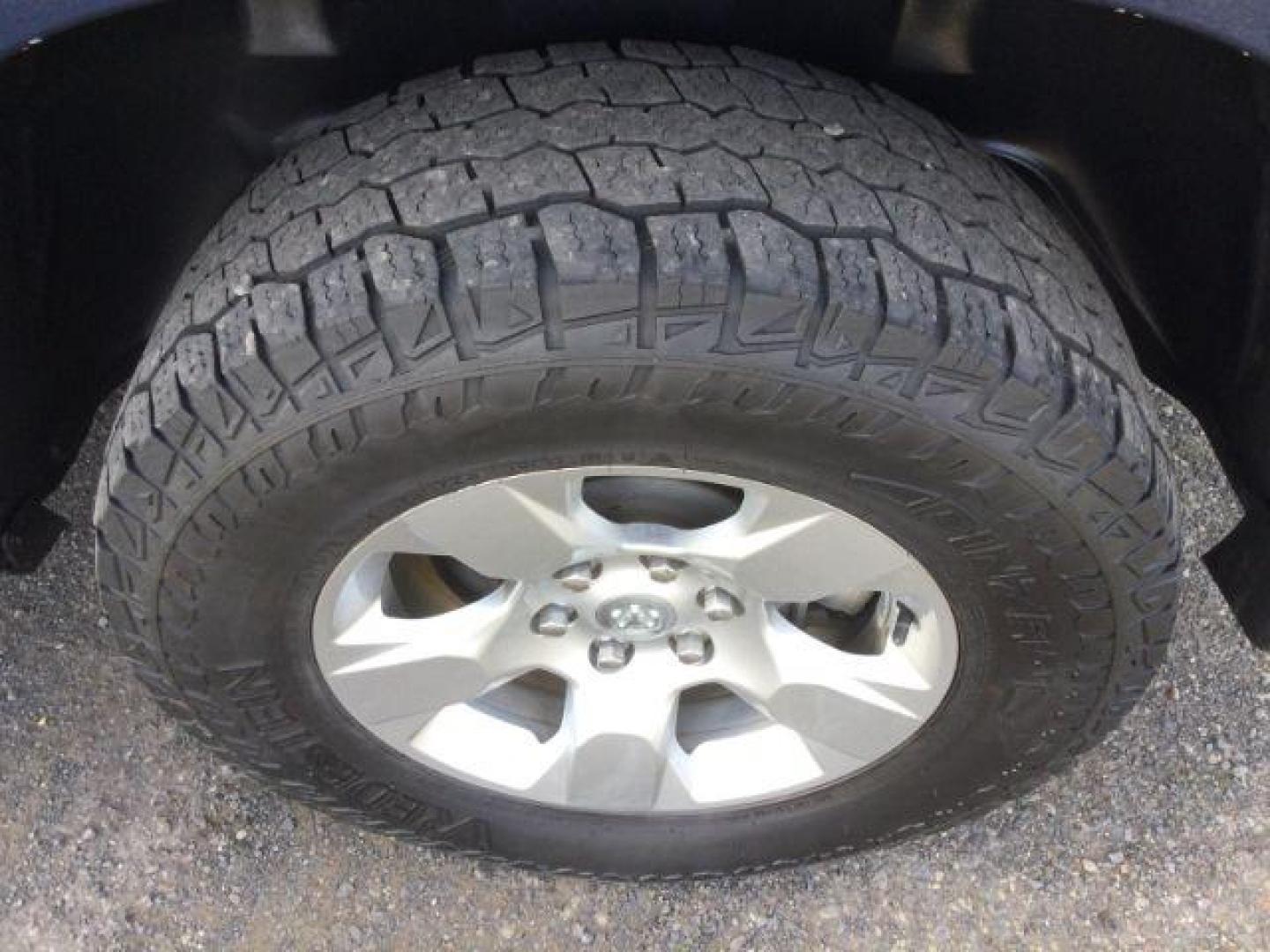 2019 Patriot Blue Pearlcoat /Diesel Gray/Black Ram 1500 Big Horn/Lone Star Crew Cab 4x4 5'7 Box (1C6SRFFT6KN) with an HEMI 5.7L V-8 variable valve control engine, 8-Speed Automatic transmission, located at 1801 Main Street, Lewiston, 83501, (208) 743-9371, 46.417065, -117.004799 - Photo#19