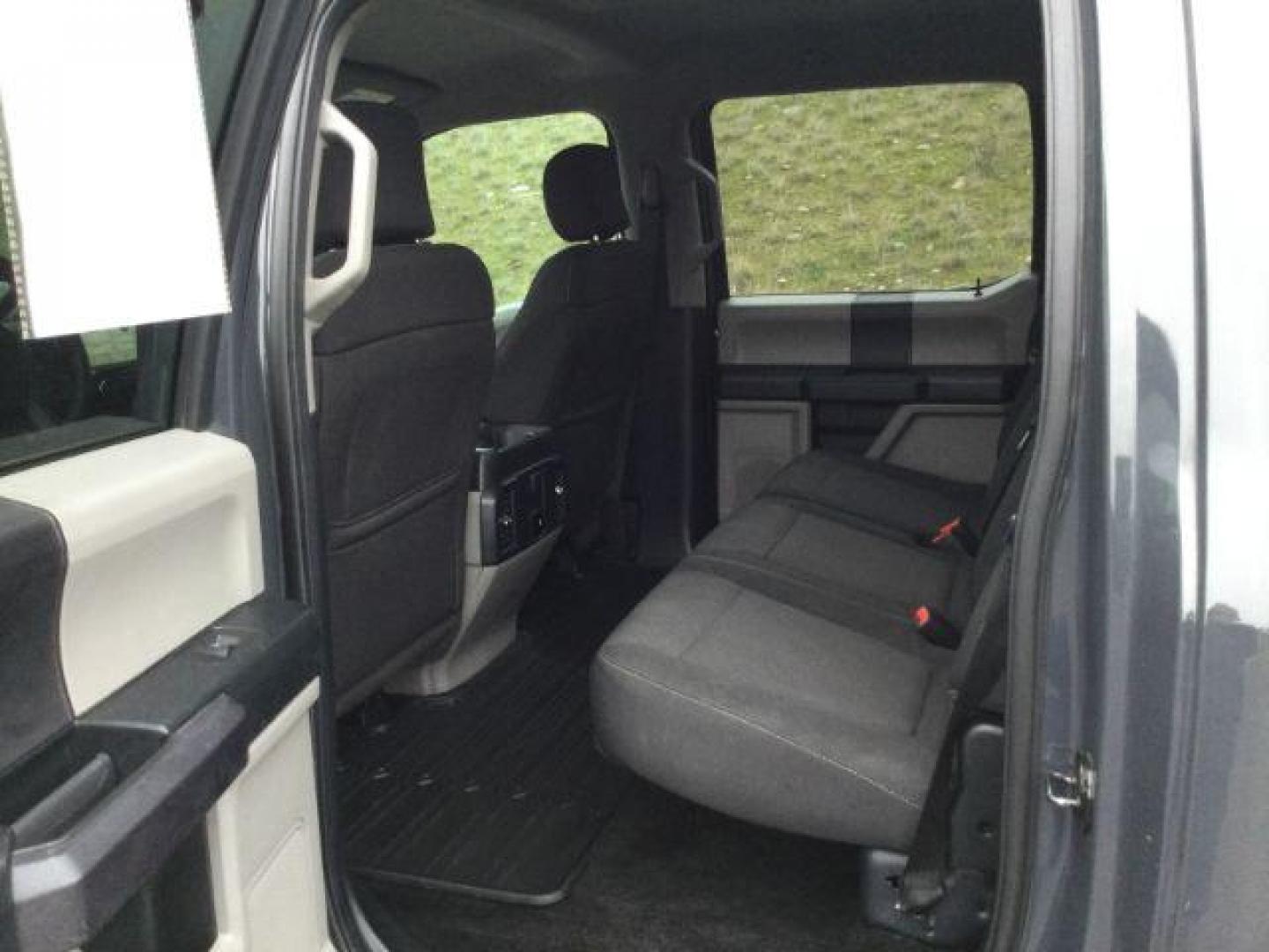 2017 Lithium Gray /Black Ford F-150 XL SuperCrew 4WD (1FTEW1EF6HK) with an 5.0L V8 engine, 6-Speed Automatic transmission, located at 1801 Main Street, Lewiston, 83501, (208) 743-9371, 46.417065, -117.004799 - Photo#5