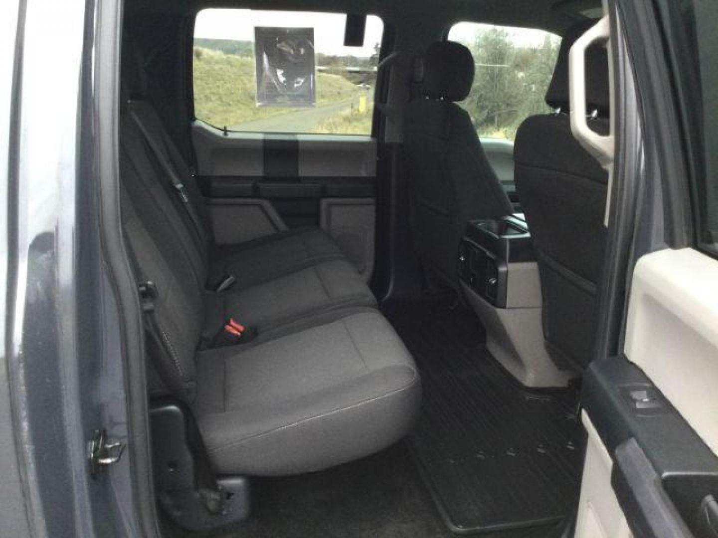 2017 Lithium Gray /Black Ford F-150 XL SuperCrew 4WD (1FTEW1EF6HK) with an 5.0L V8 engine, 6-Speed Automatic transmission, located at 1801 Main Street, Lewiston, 83501, (208) 743-9371, 46.417065, -117.004799 - Photo#19