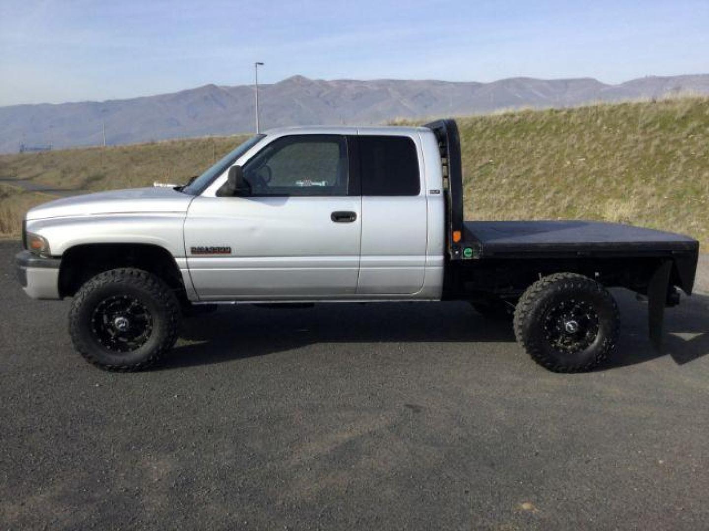 2002 Bright Silver Metallic Clearcoat /Agate Dodge Ram 2500 SLT | ST (3B7KF23CX2M) with an Cummins 5.9L I-6 diesel direct injection engine, 6-SPEED transmission, located at 1801 Main Street, Lewiston, 83501, (208) 743-9371, 46.417065, -117.004799 - Photo#1