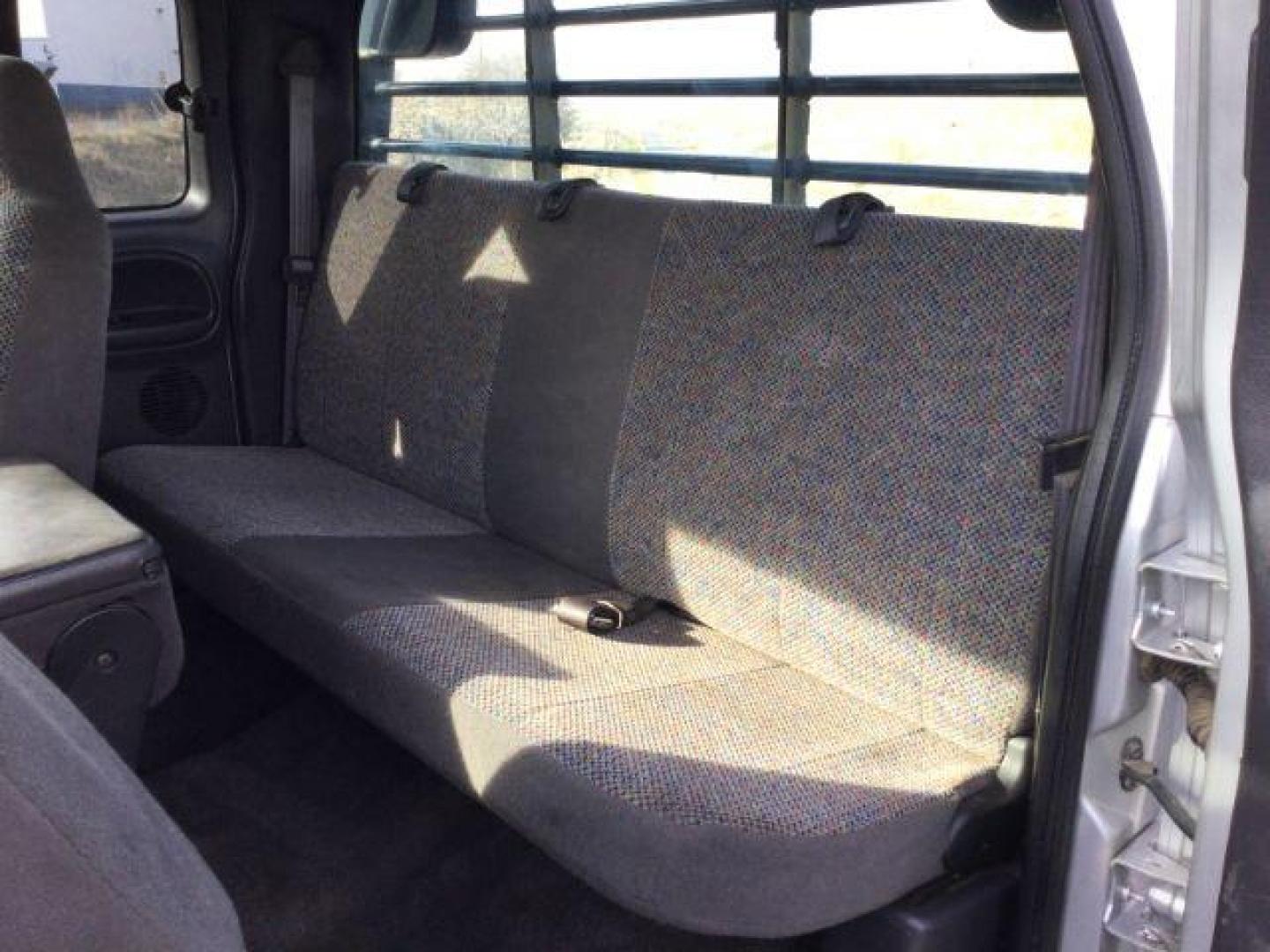 2002 Bright Silver Metallic Clearcoat /Agate Dodge Ram 2500 SLT | ST (3B7KF23CX2M) with an Cummins 5.9L I-6 diesel direct injection engine, 6-SPEED transmission, located at 1801 Main Street, Lewiston, 83501, (208) 743-9371, 46.417065, -117.004799 - Photo#5