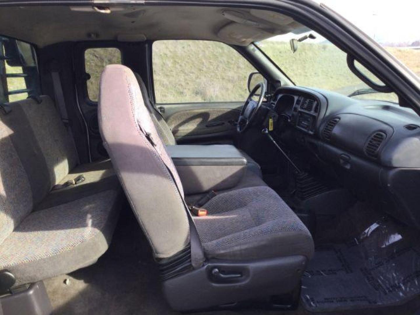 2002 Bright Silver Metallic Clearcoat /Agate Dodge Ram 2500 SLT | ST (3B7KF23CX2M) with an Cummins 5.9L I-6 diesel direct injection engine, 6-SPEED transmission, located at 1801 Main Street, Lewiston, 83501, (208) 743-9371, 46.417065, -117.004799 - Photo#10