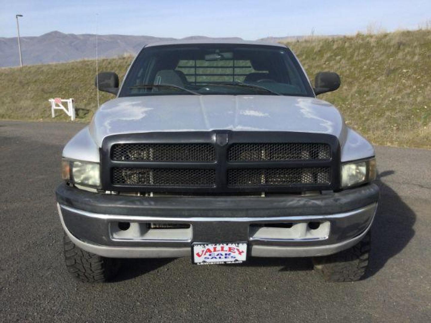 2002 Bright Silver Metallic Clearcoat /Agate Dodge Ram 2500 SLT | ST (3B7KF23CX2M) with an Cummins 5.9L I-6 diesel direct injection engine, 6-SPEED transmission, located at 1801 Main Street, Lewiston, 83501, (208) 743-9371, 46.417065, -117.004799 - Photo#12