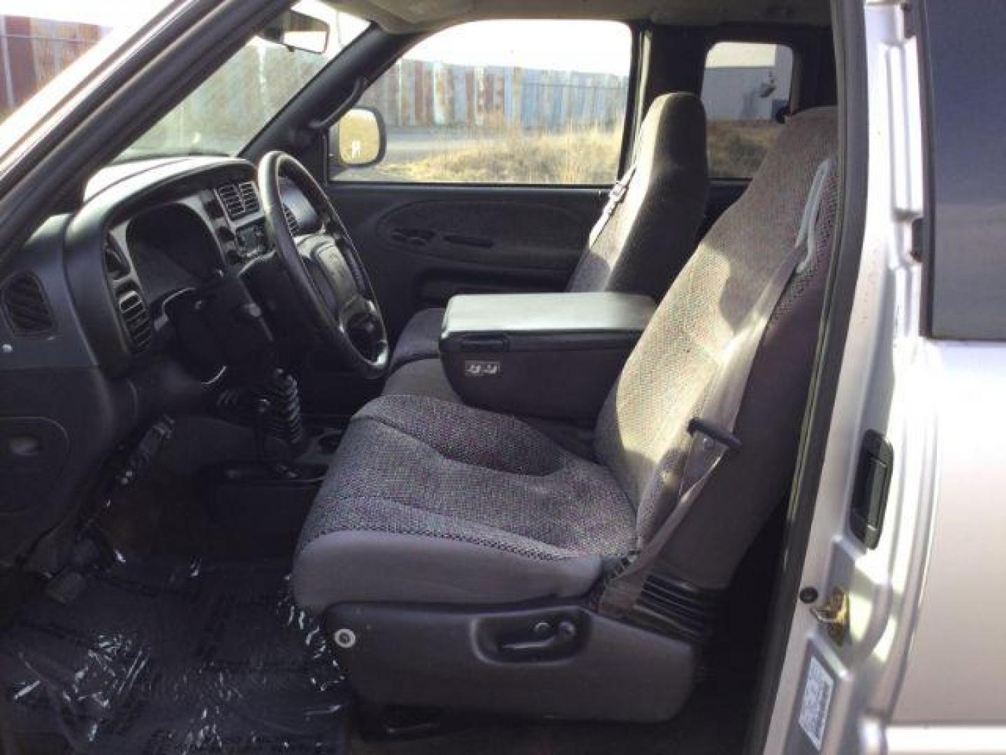 2002 Bright Silver Metallic Clearcoat /Agate Dodge Ram 2500 SLT | ST (3B7KF23CX2M) with an Cummins 5.9L I-6 diesel direct injection engine, 6-SPEED transmission, located at 1801 Main Street, Lewiston, 83501, (208) 743-9371, 46.417065, -117.004799 - Photo#14