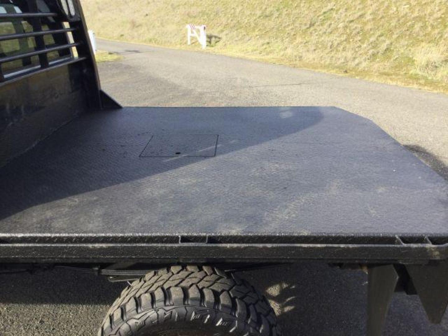 2002 Bright Silver Metallic Clearcoat /Agate Dodge Ram 2500 SLT | ST (3B7KF23CX2M) with an Cummins 5.9L I-6 diesel direct injection engine, 6-SPEED transmission, located at 1801 Main Street, Lewiston, 83501, (208) 743-9371, 46.417065, -117.004799 - Photo#16