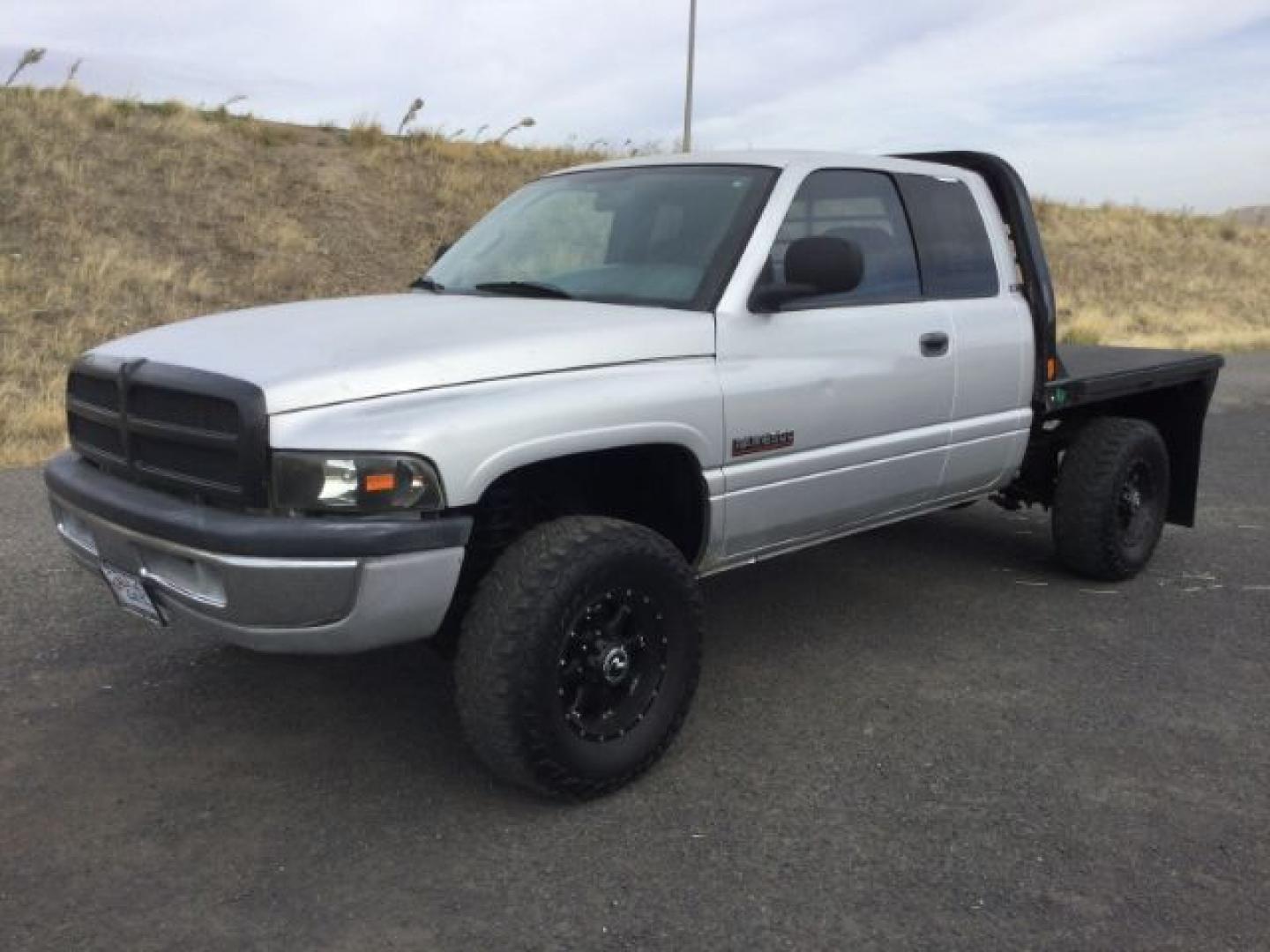 2002 Bright Silver Metallic Clearcoat /Agate Dodge Ram 2500 SLT (3B7KF23CX2M) with an Cummins 5.9L I-6 diesel direct injection engine, 6-Speed Manual Transmission transmission, located at 1801 Main Street, Lewiston, 83501, (208) 743-9371, 46.417065, -117.004799- Photo#1