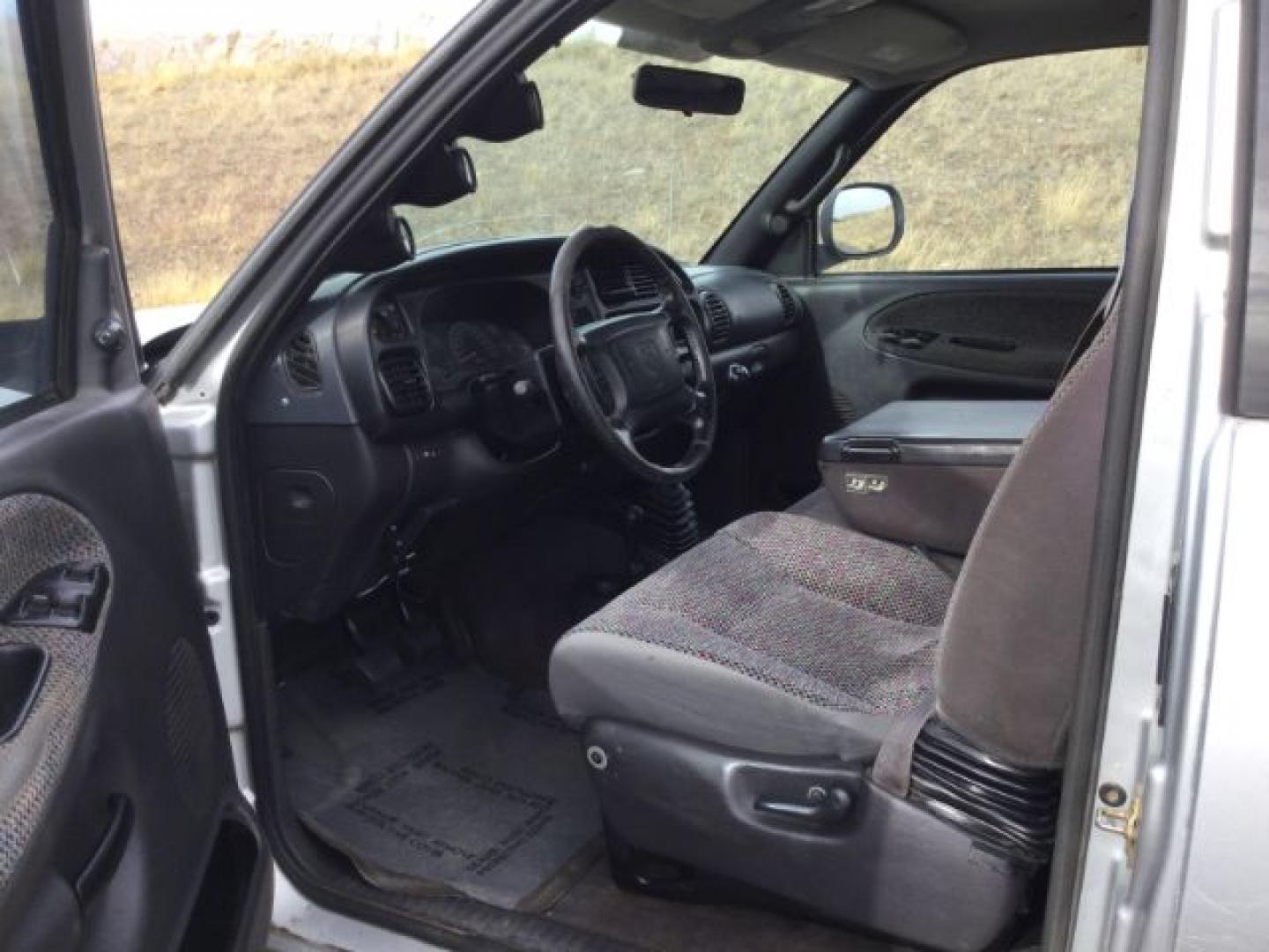 2002 Bright Silver Metallic Clearcoat /Agate Dodge Ram 2500 SLT (3B7KF23CX2M) with an Cummins 5.9L I-6 diesel direct injection engine, 6-Speed Manual Transmission transmission, located at 1801 Main Street, Lewiston, 83501, (208) 743-9371, 46.417065, -117.004799- Photo#6