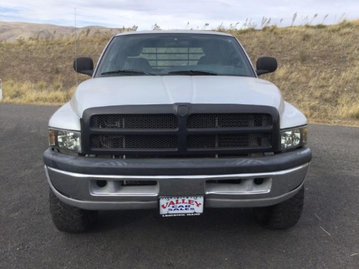 2002 Bright Silver Metallic Clearcoat /Agate Dodge Ram 2500 SLT (3B7KF23CX2M) with an Cummins 5.9L I-6 diesel direct injection engine, 6-Speed Manual Transmission transmission, located at 1801 Main Street, Lewiston, 83501, (208) 743-9371, 46.417065, -117.004799- Photo#15