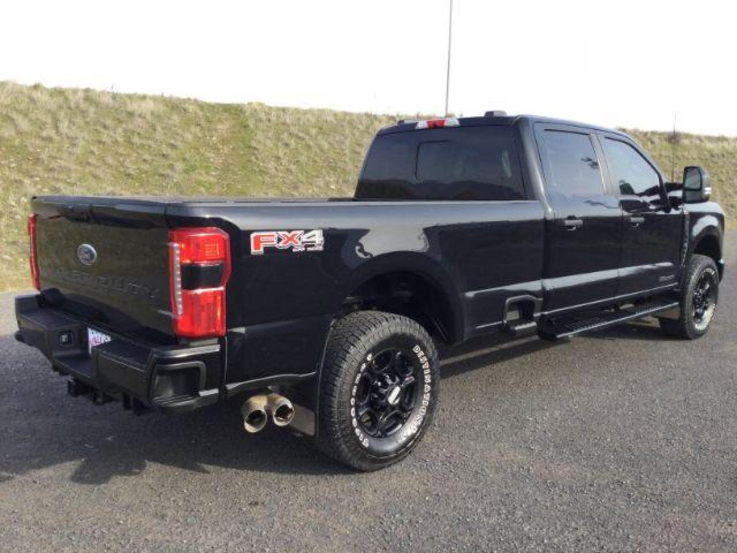 2024 Agate Black Metallic /Medium Dark Slate Ford F-350 Crew Cab STX Long Bed 4WD (1FT8W3BT8RE) with an Powerstroke 6.7L V-8 diesel direct injection engine, 10-speed automatic transmission, located at 1801 Main Street, Lewiston, 83501, (208) 743-9371, 46.417065, -117.004799 - Photo#9