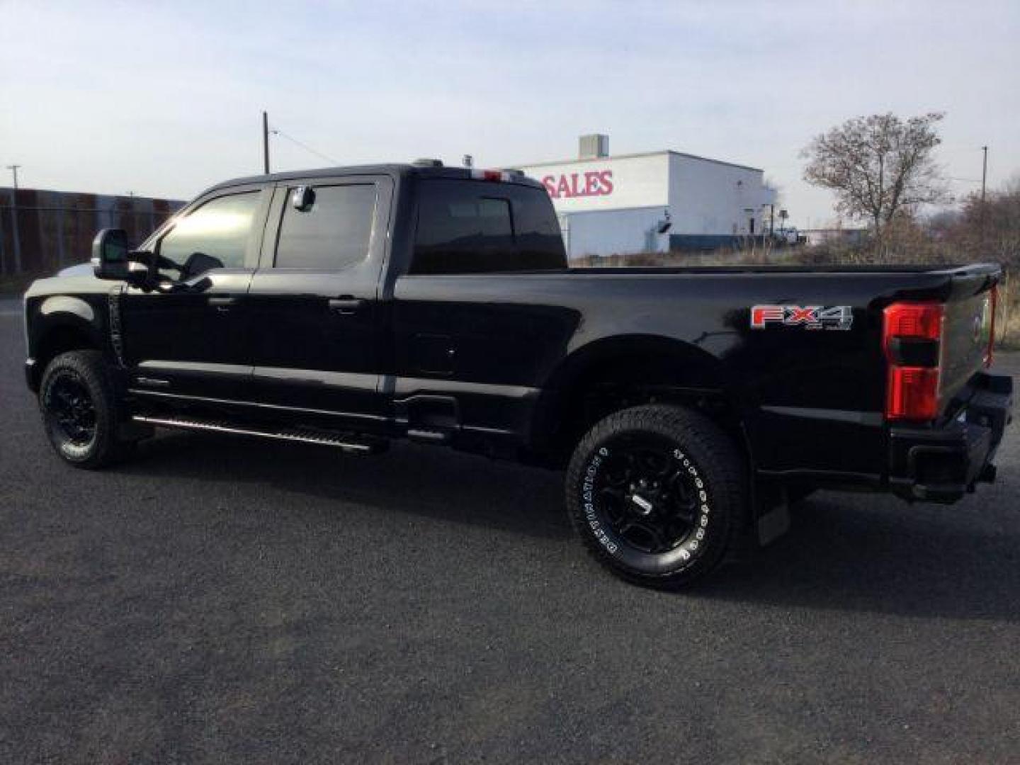 2024 Agate Black Metallic /Medium Dark Slate Ford F-350 Crew Cab STX Long Bed 4WD (1FT8W3BT8RE) with an Powerstroke 6.7L V-8 diesel direct injection engine, 10-speed automatic transmission, located at 1801 Main Street, Lewiston, 83501, (208) 743-9371, 46.417065, -117.004799 - Photo#23