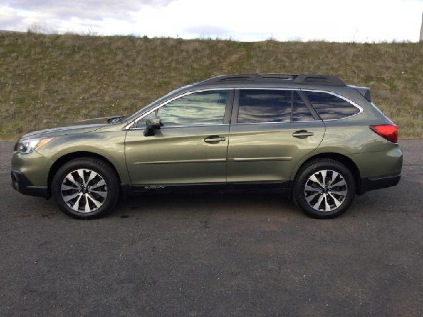 2016 Wilderness Green Metallic /Warm Ivory Leather, leather Subaru Outback 2.5i Limited (4S4BSANC3G3) with an 2.5L H4 DOHC 16V engine, Continuously Variable Transmission transmission, located at 1801 Main Street, Lewiston, 83501, (208) 743-9371, 46.417065, -117.004799 - Photo#1