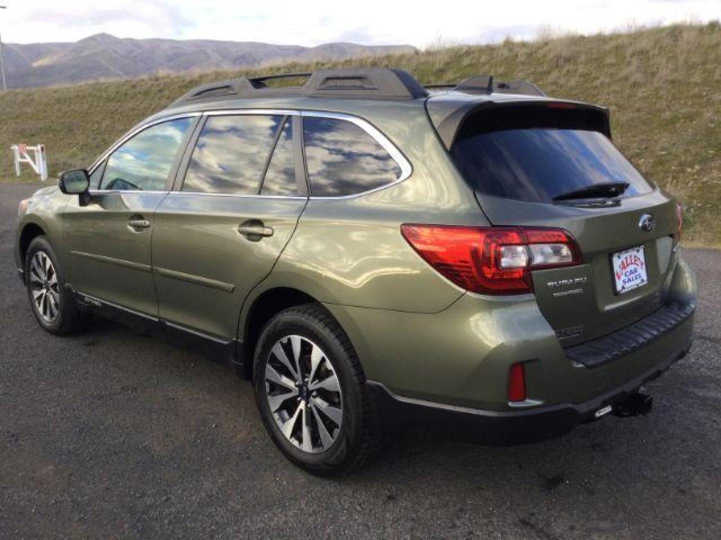 2016 Wilderness Green Metallic /Warm Ivory Leather, leather Subaru Outback 2.5i Limited (4S4BSANC3G3) with an 2.5L H4 DOHC 16V engine, Continuously Variable Transmission transmission, located at 1801 Main Street, Lewiston, 83501, (208) 743-9371, 46.417065, -117.004799 - Photo#2