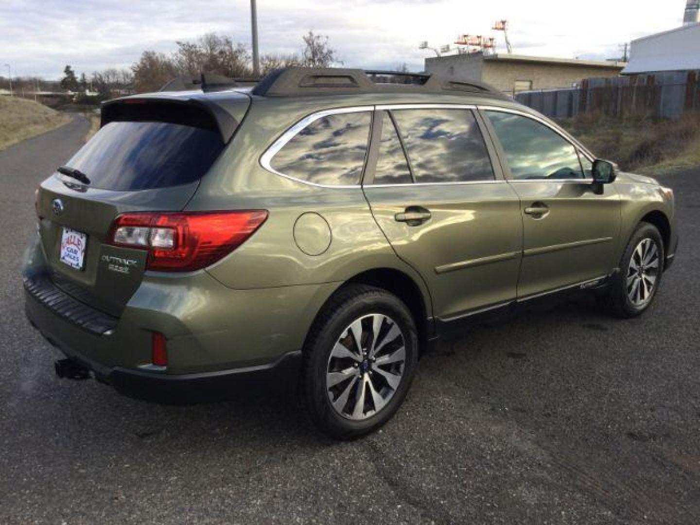 2016 Wilderness Green Metallic /Warm Ivory Leather, leather Subaru Outback 2.5i Limited (4S4BSANC3G3) with an 2.5L H4 DOHC 16V engine, Continuously Variable Transmission transmission, located at 1801 Main Street, Lewiston, 83501, (208) 743-9371, 46.417065, -117.004799 - Photo#17