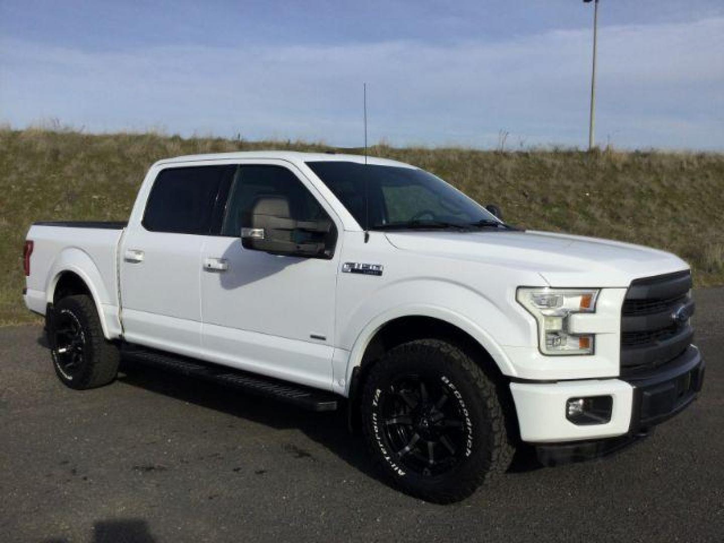 2015 Oxford White /Black Leather Ford F-150 Lariat SuperCrew 5.5ft Bed 4WD (1FTEW1EG1FK) with an EcoBoost 3.5L V-6 gasoline direct injection engine, 6-Speed Automatic transmission, located at 1801 Main Street, Lewiston, 83501, (208) 743-9371, 46.417065, -117.004799 - Photo#1
