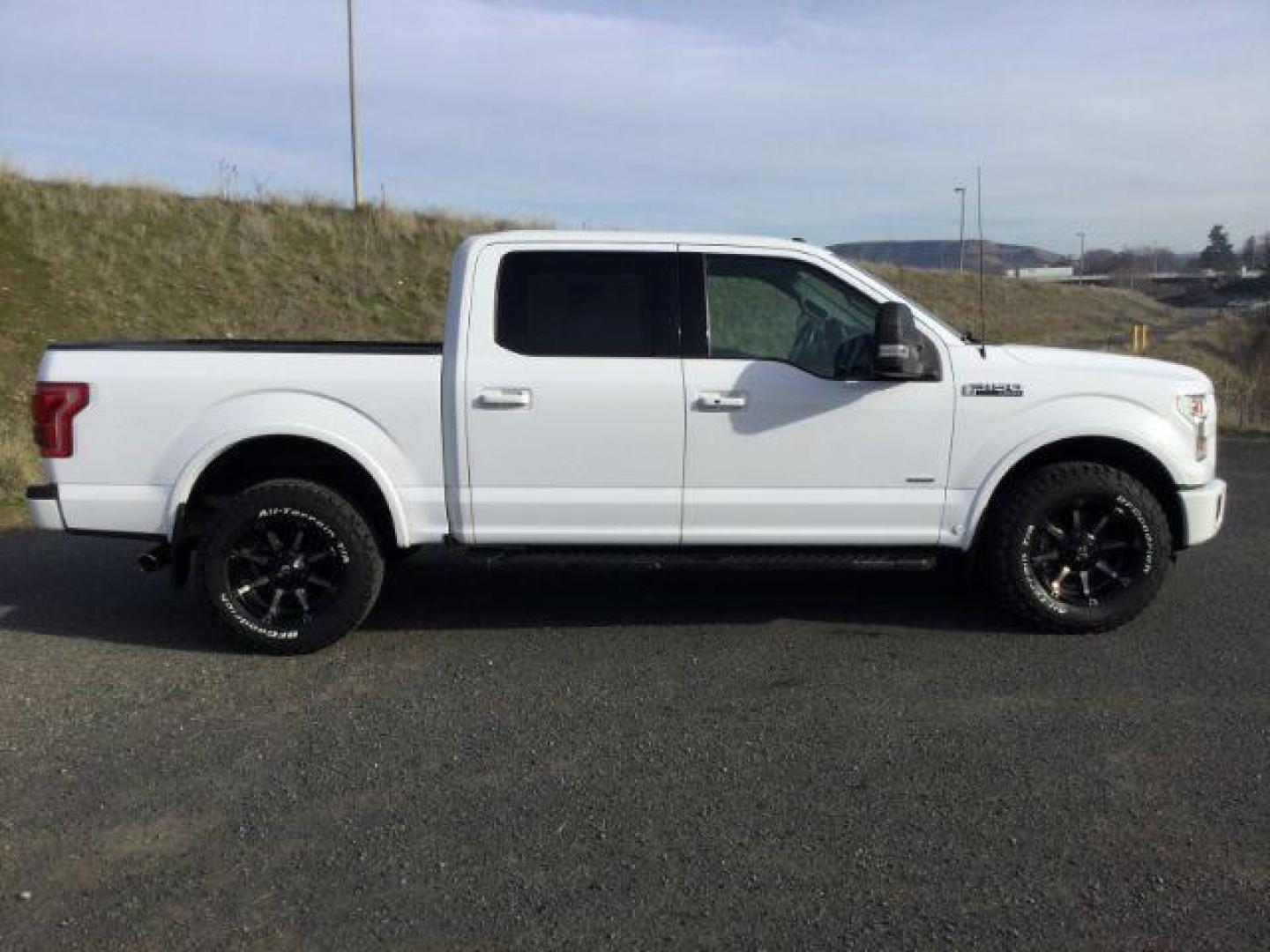 2015 Oxford White /Black Leather Ford F-150 Lariat SuperCrew 5.5ft Bed 4WD (1FTEW1EG1FK) with an EcoBoost 3.5L V-6 gasoline direct injection engine, 6-Speed Automatic transmission, located at 1801 Main Street, Lewiston, 83501, (208) 743-9371, 46.417065, -117.004799 - Photo#3